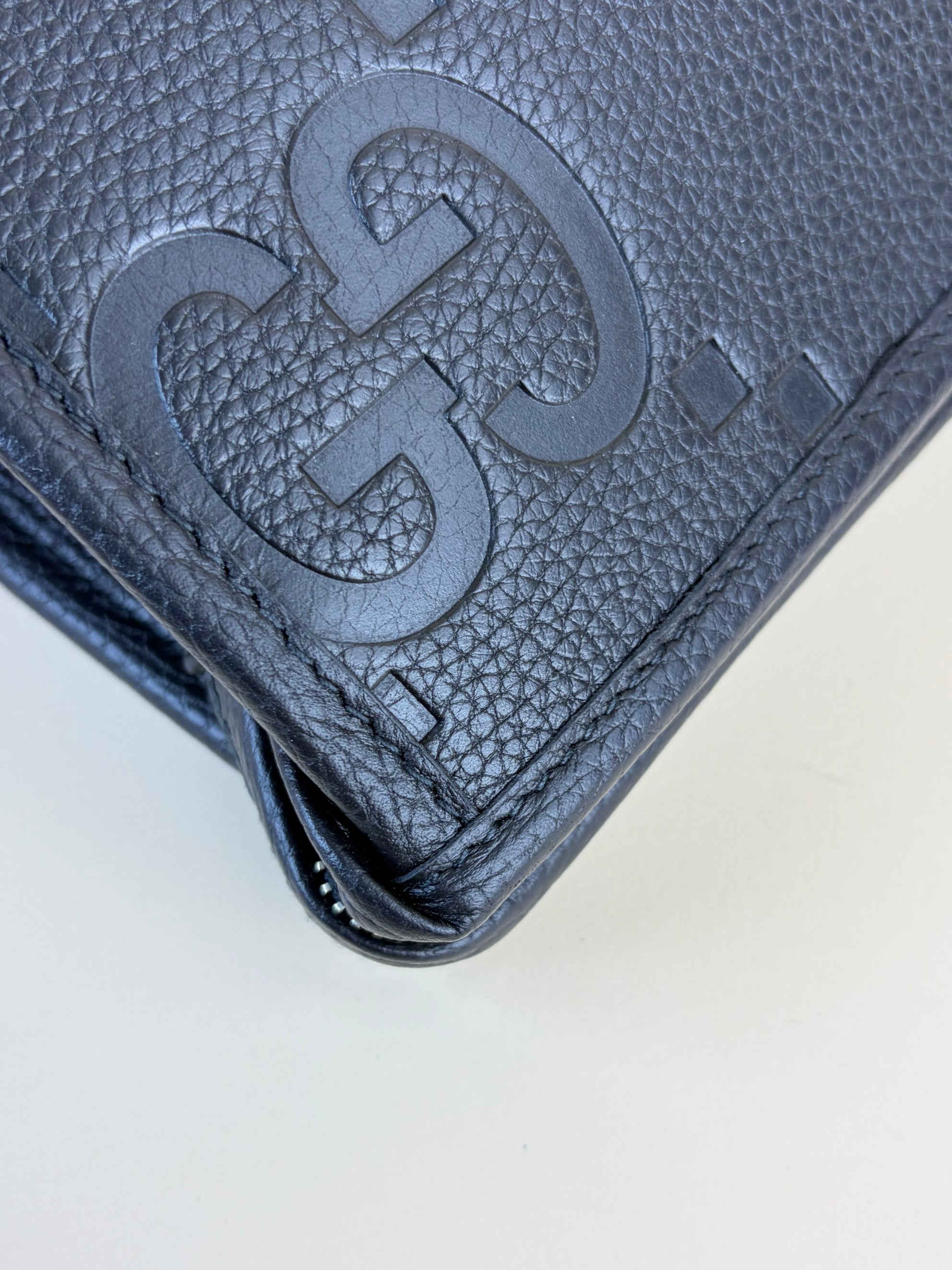 Gucci black leather jumbo gg pouch