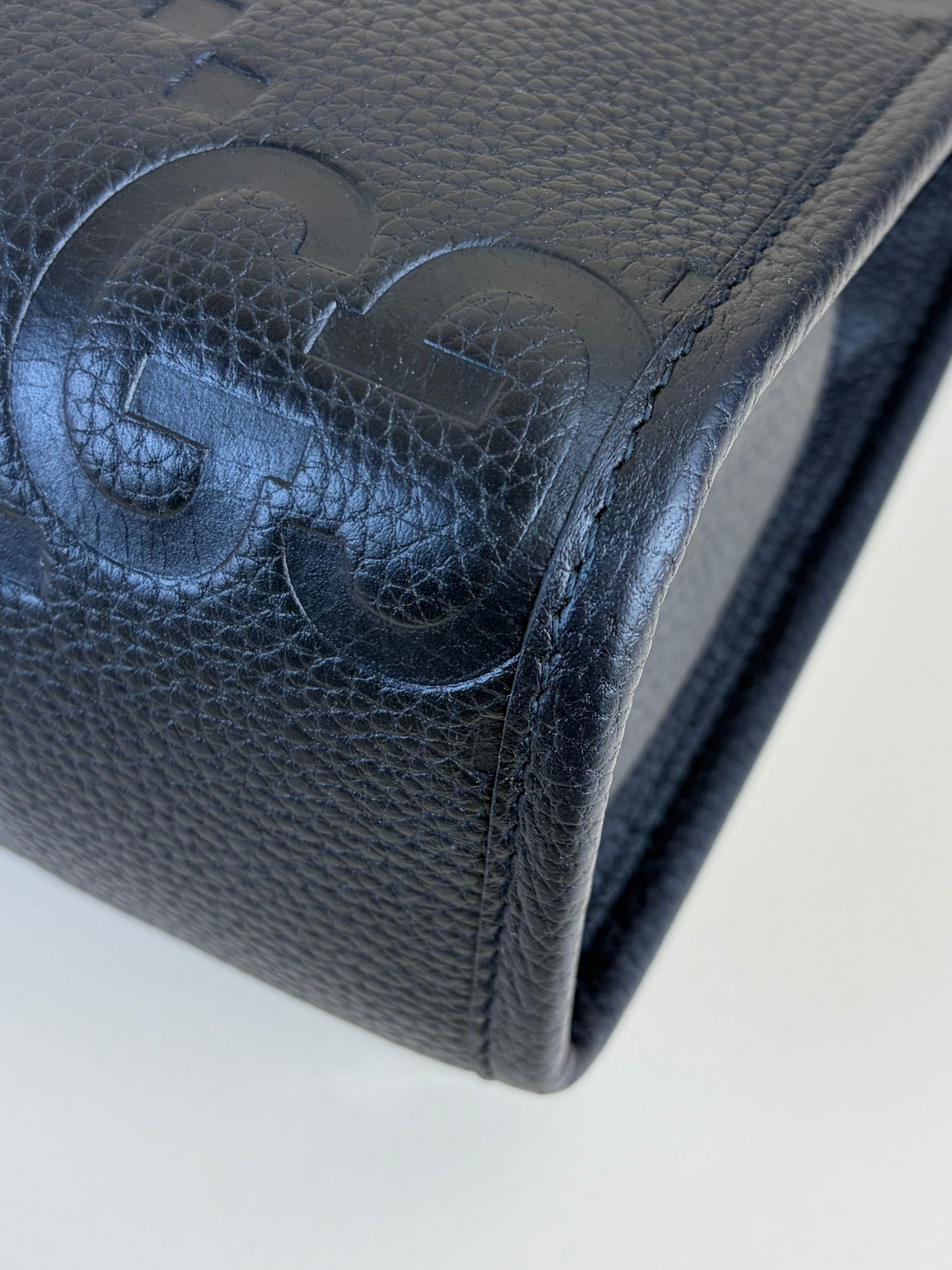 Gucci black leather jumbo gg pouch