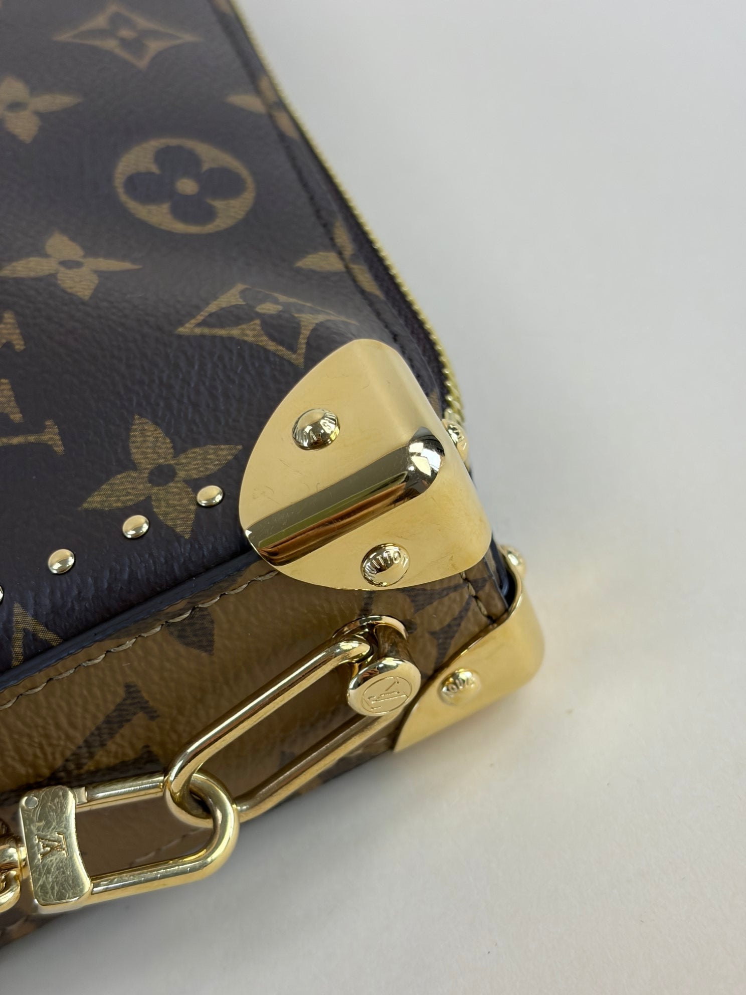 LOUIS VUITTON slim trunk reverie monogram with s lock and studs' chain handbag