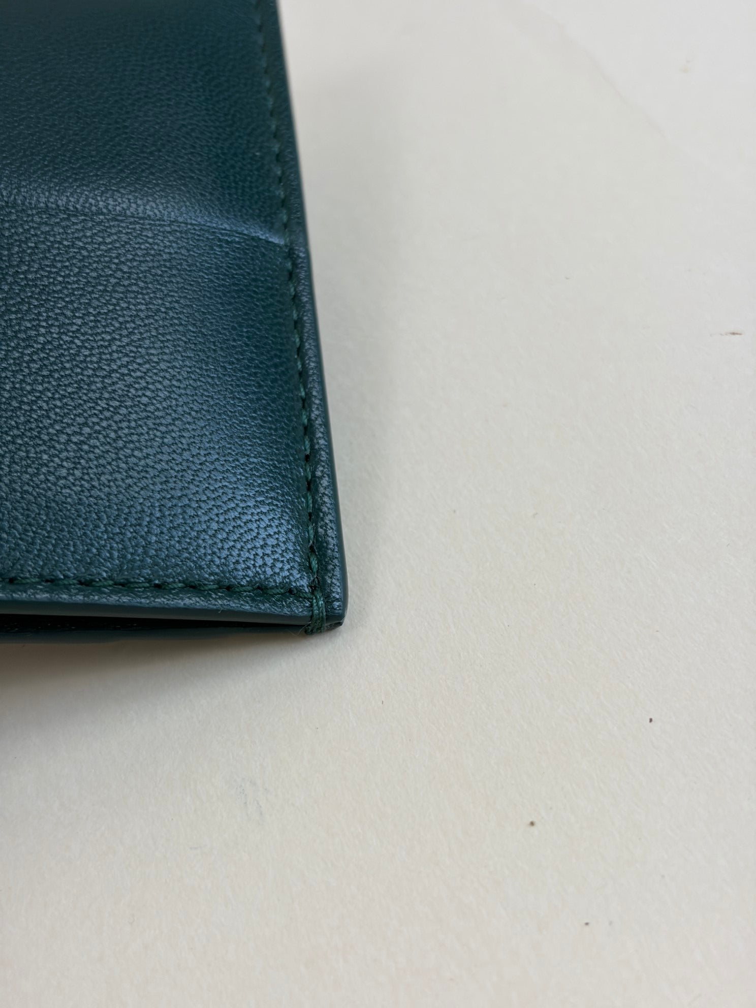 bottega Veneta casetta credit case emerald, green napa