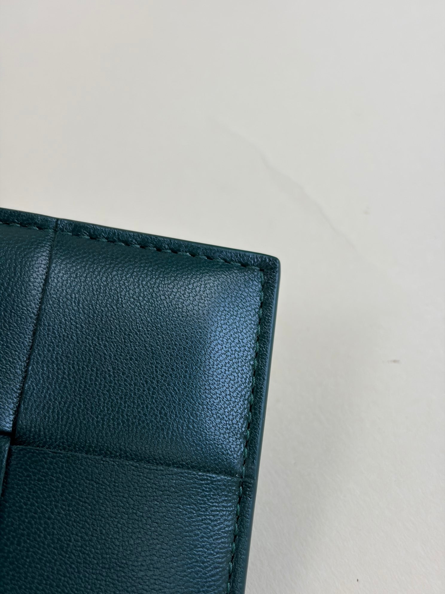 bottega Veneta casetta credit case emerald, green napa
