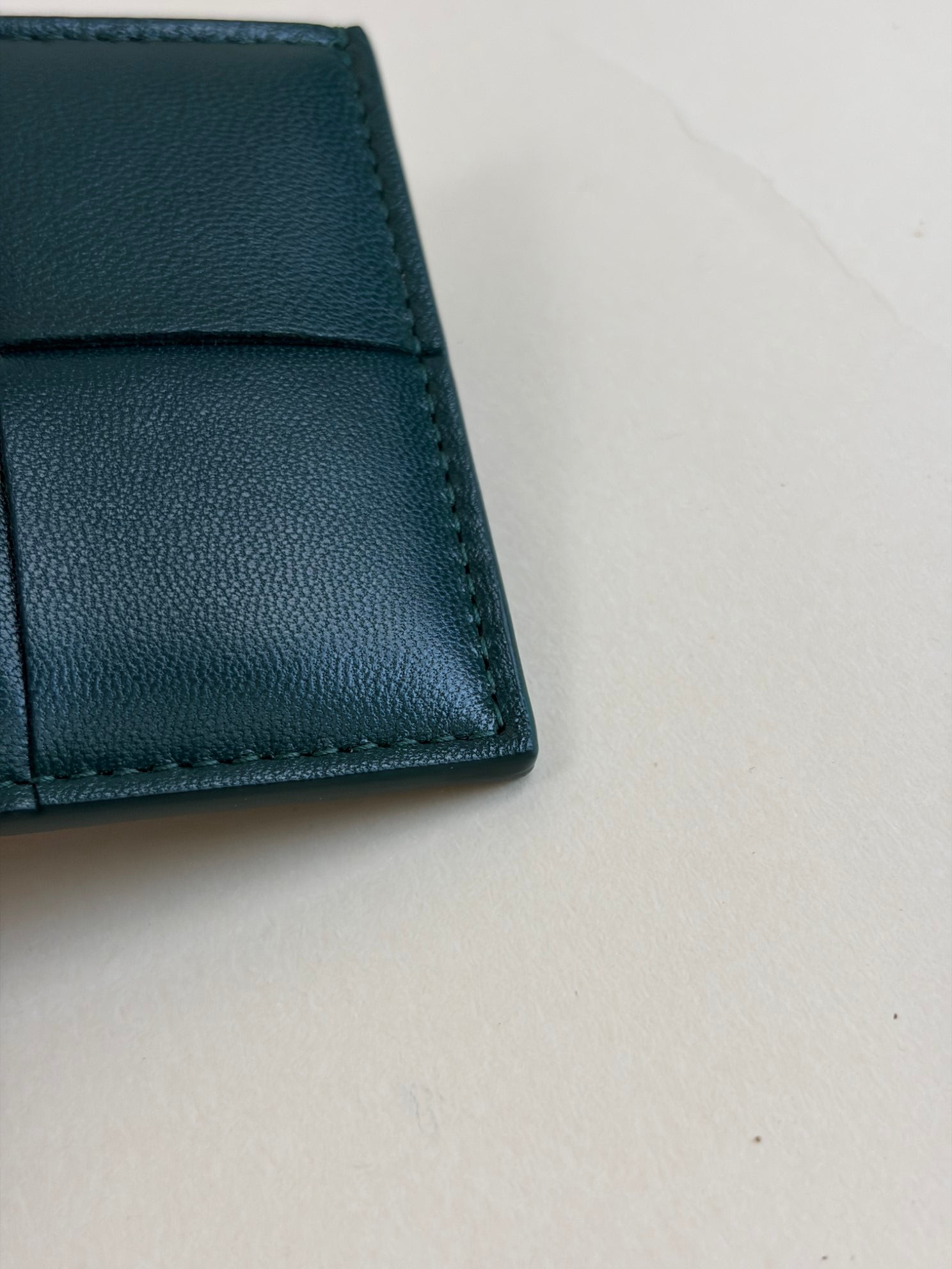 bottega Veneta casetta credit case emerald, green napa