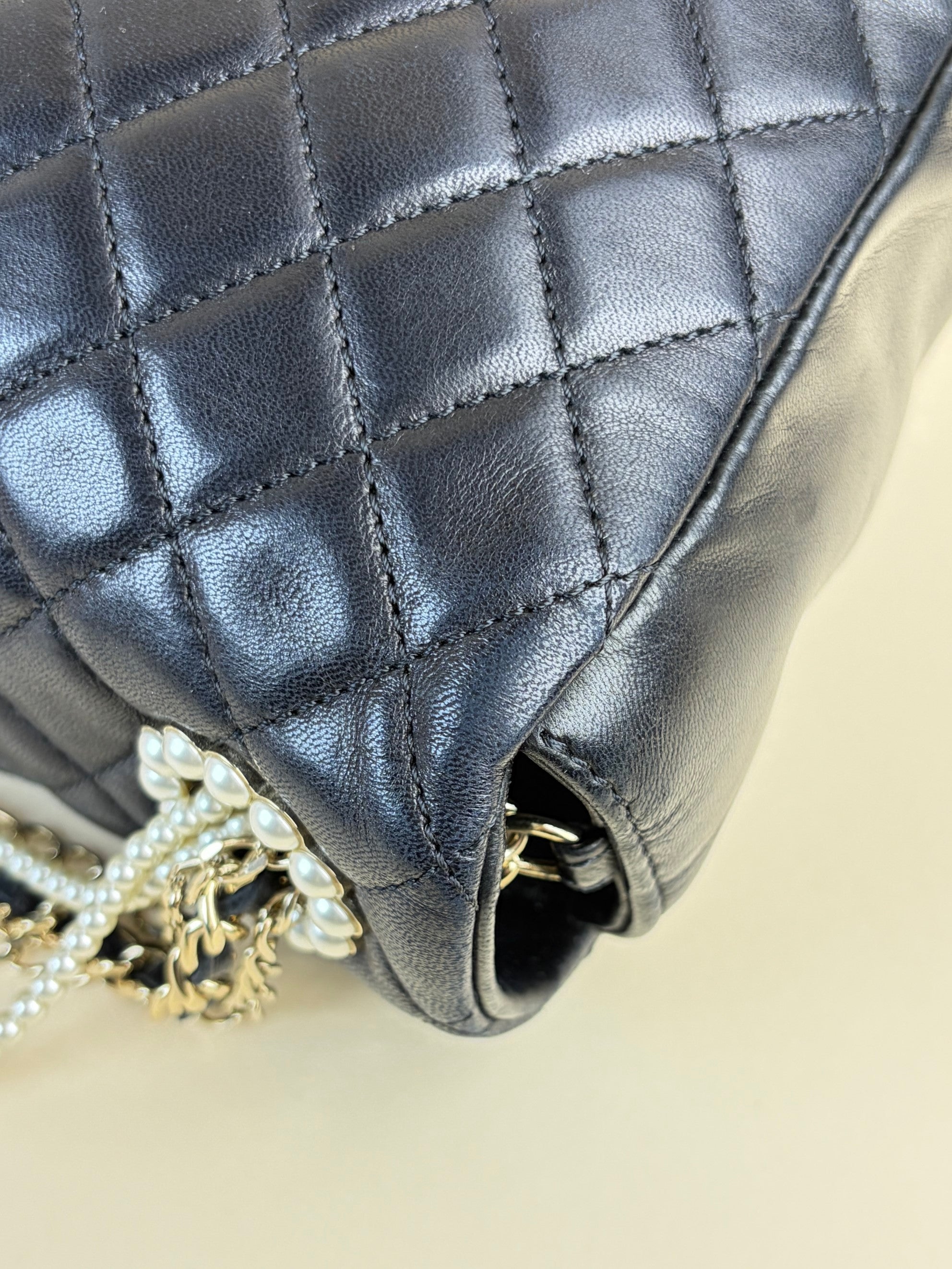 CHANEL black quilted lambskin leather Westminster pearl medium flap bag