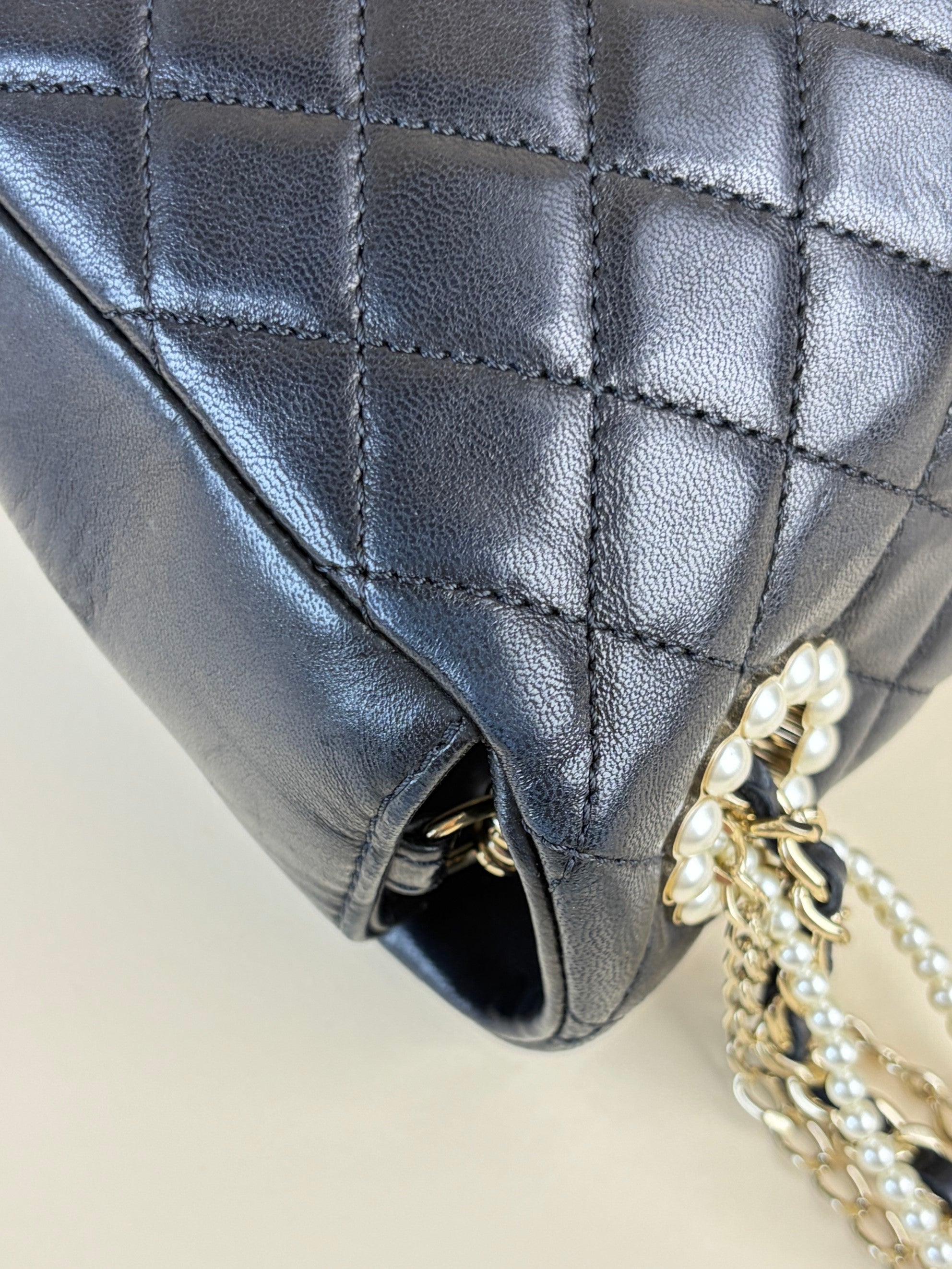 CHANEL black quilted lambskin leather Westminster pearl medium flap bag