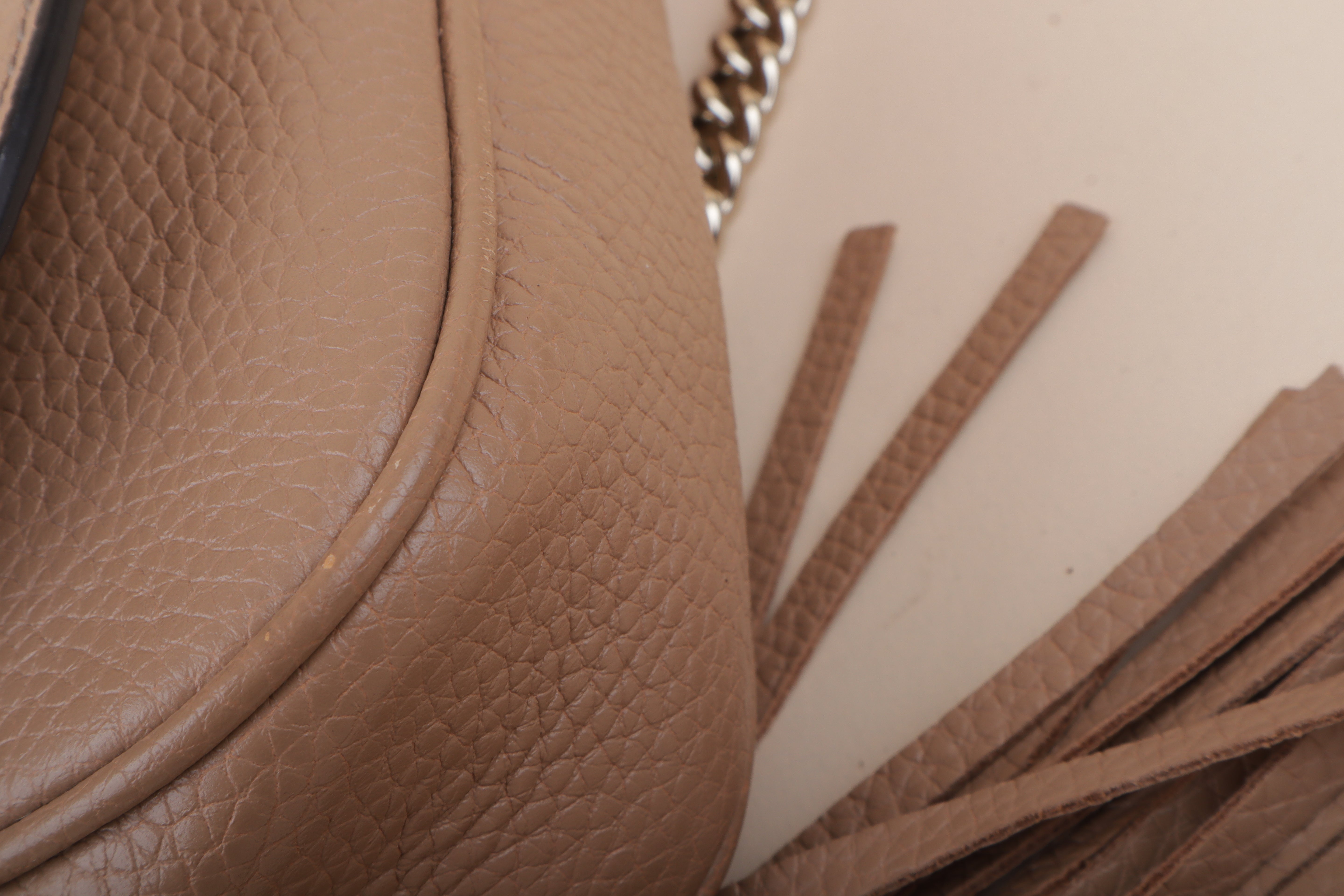 Gucci Beige Pebbled Soho Disco GG Tassel Crossbody Flap Medium Bag