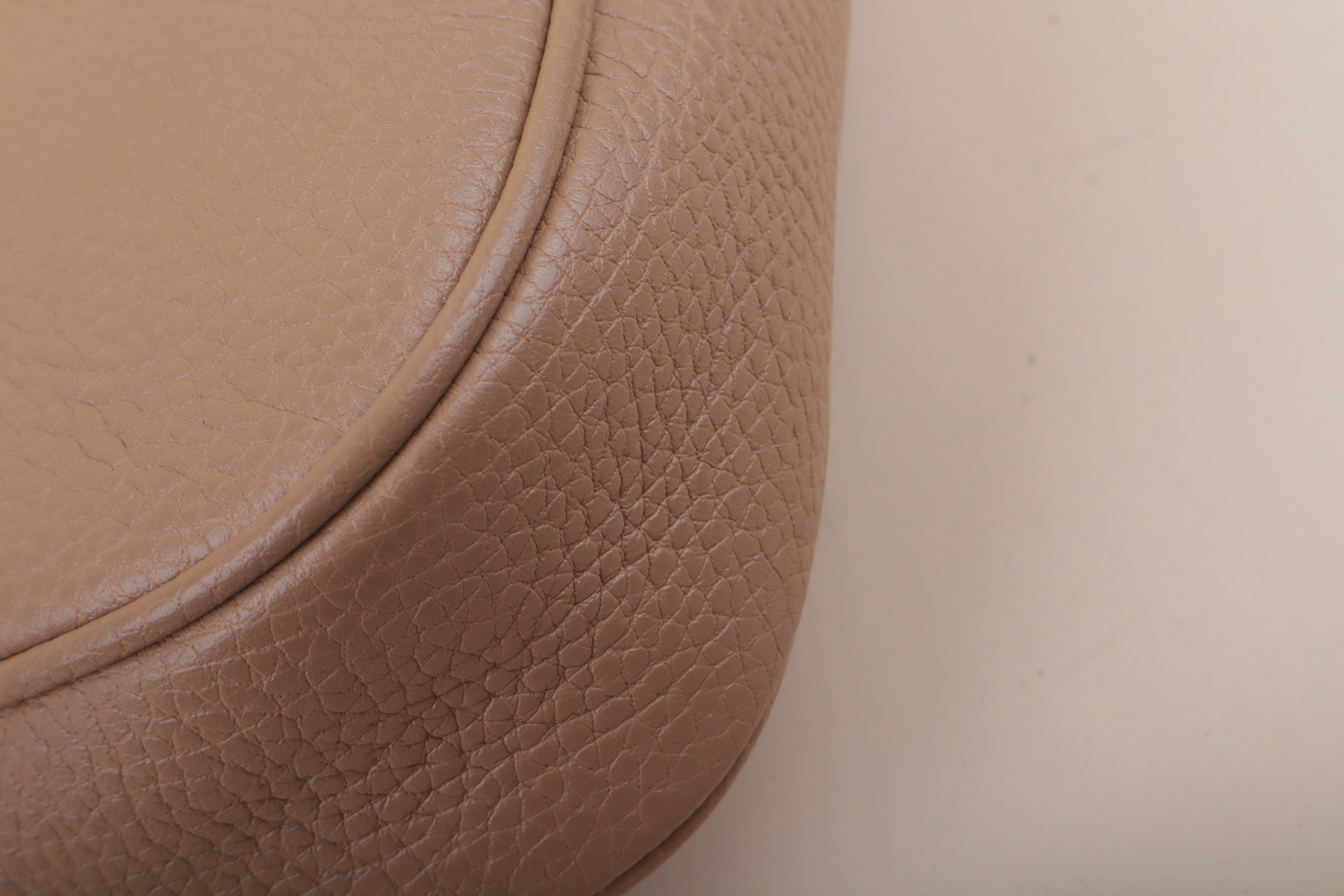 Gucci Beige Pebbled Soho Disco GG Tassel Crossbody Flap Medium Bag