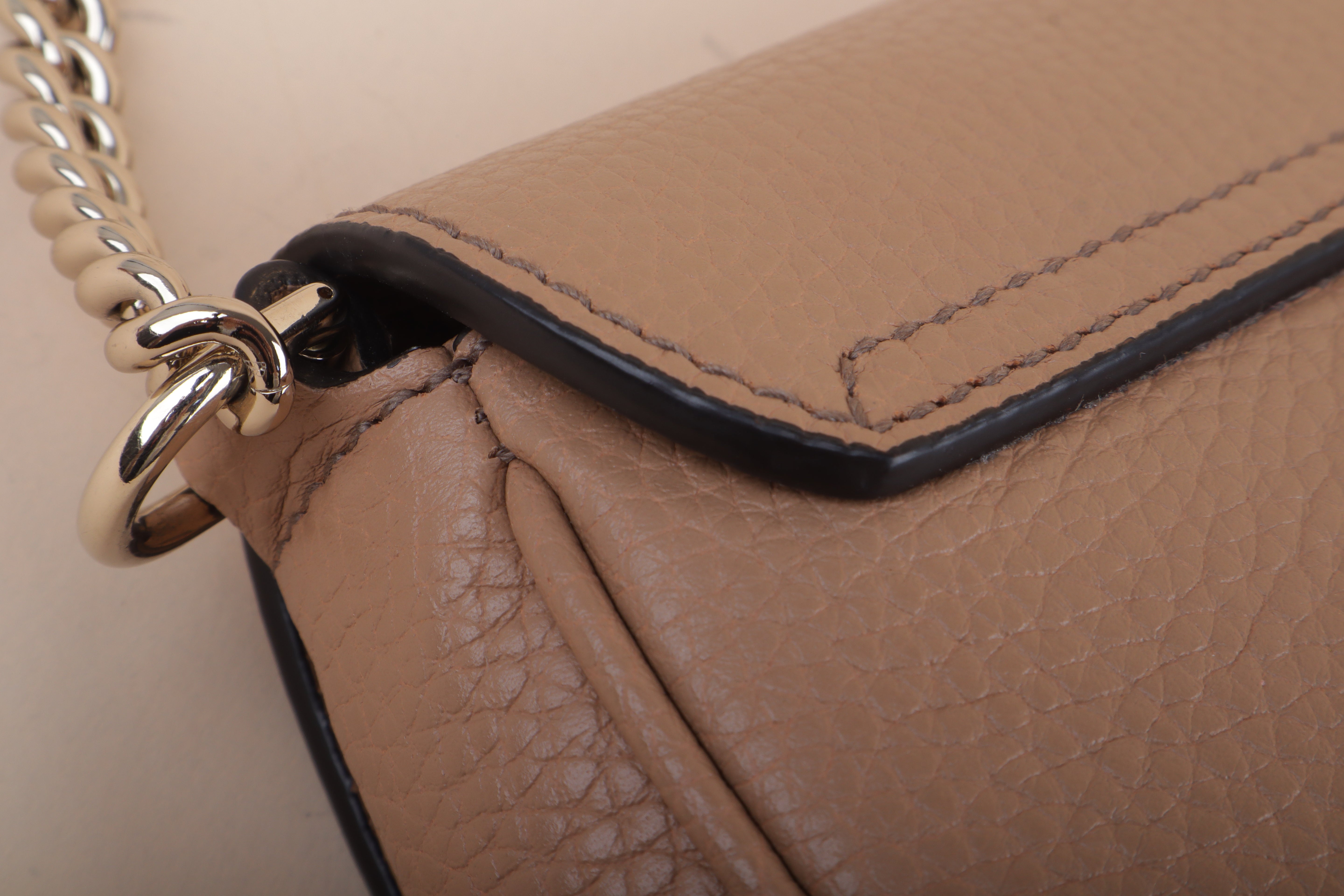 Gucci Beige Pebbled Soho Disco GG Tassel Crossbody Flap Medium Bag