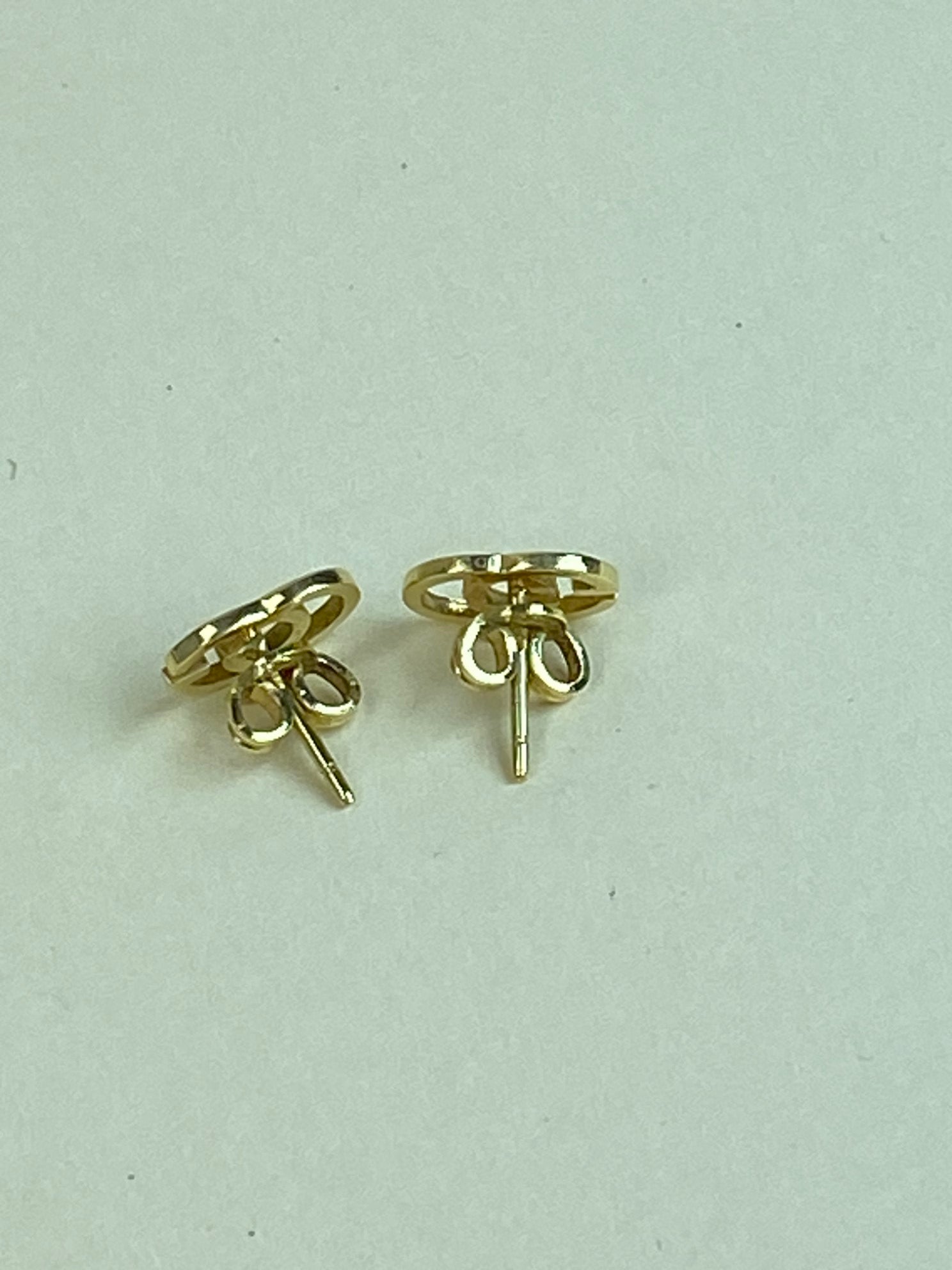 Gucci 18K Yellow Gold Running Tissue Stud Earrings