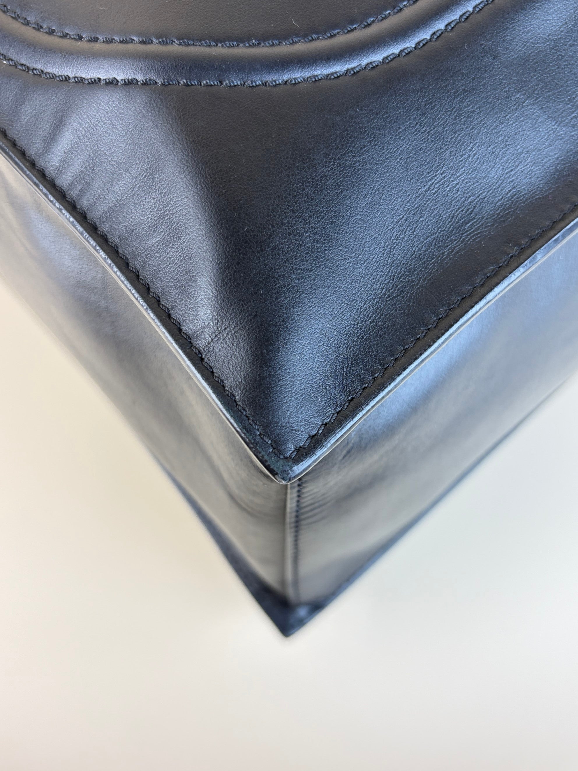 Valentino Black leather vlog walk medium  shopping bag
