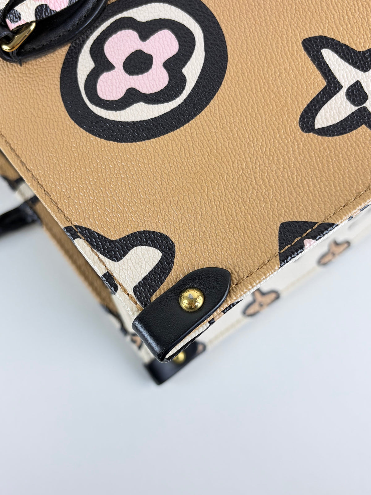 Louis Vuitton Monogram giant wild at heart on the go gm Arizona