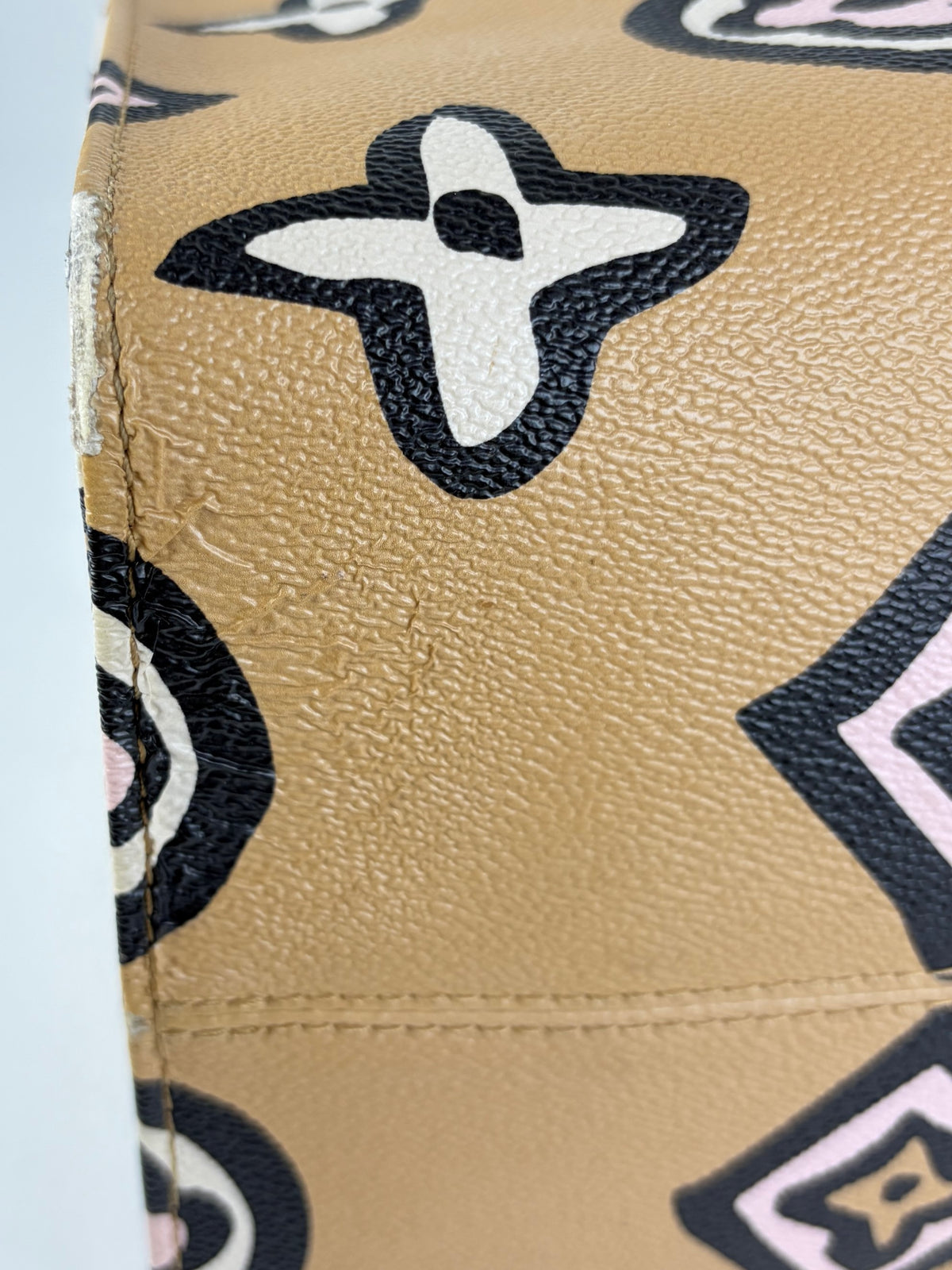 Louis Vuitton Monogram giant wild at heart on the go gm Arizona