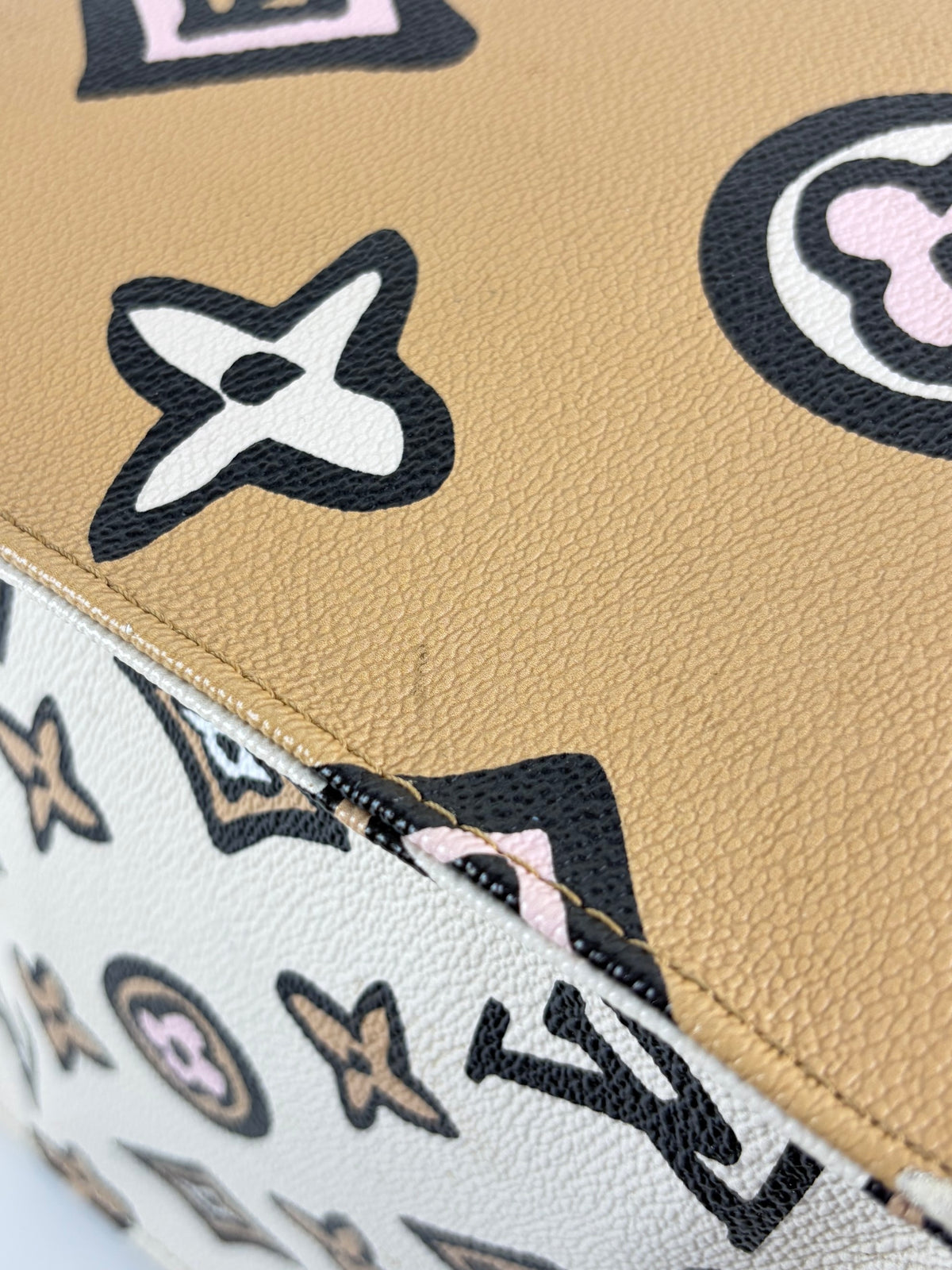 Louis Vuitton Monogram giant wild at heart on the go gm Arizona