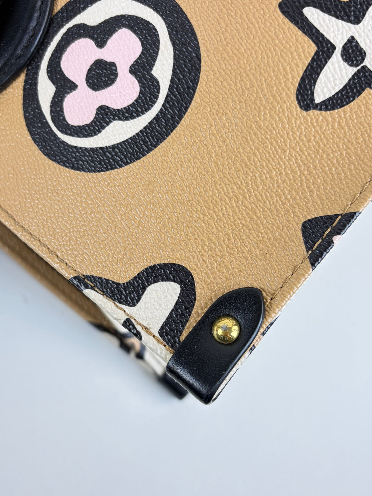 Louis Vuitton Monogram giant wild at heart on the go gm Arizona