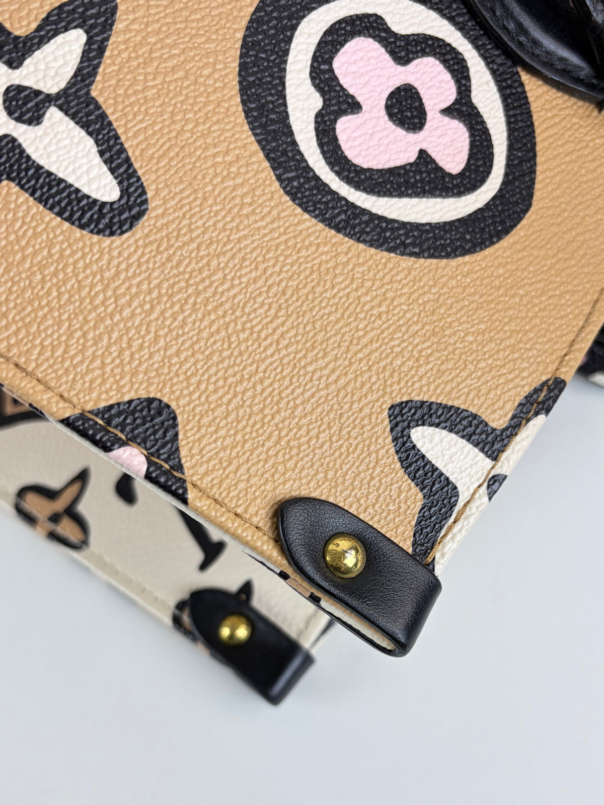 Louis Vuitton Monogram giant wild at heart on the go gm Arizona