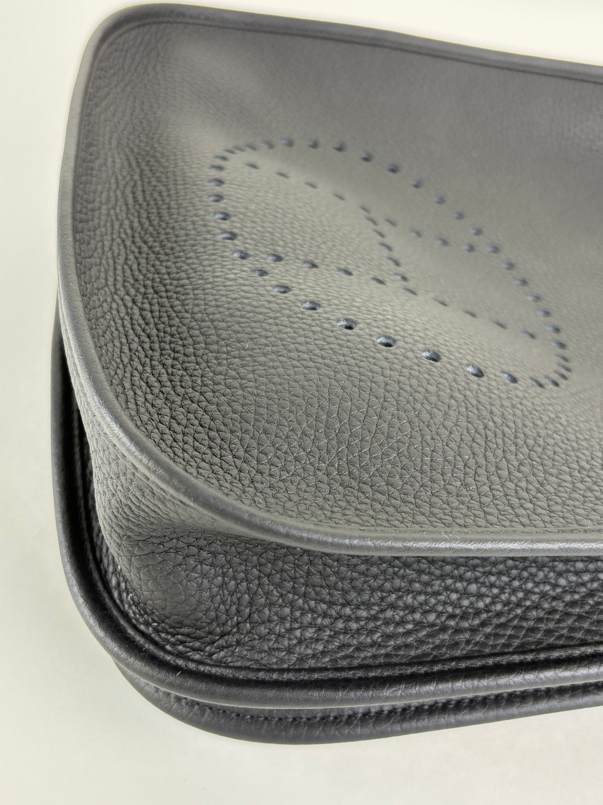 Hermes Evelyne III 29 noir Clemence leather Bag