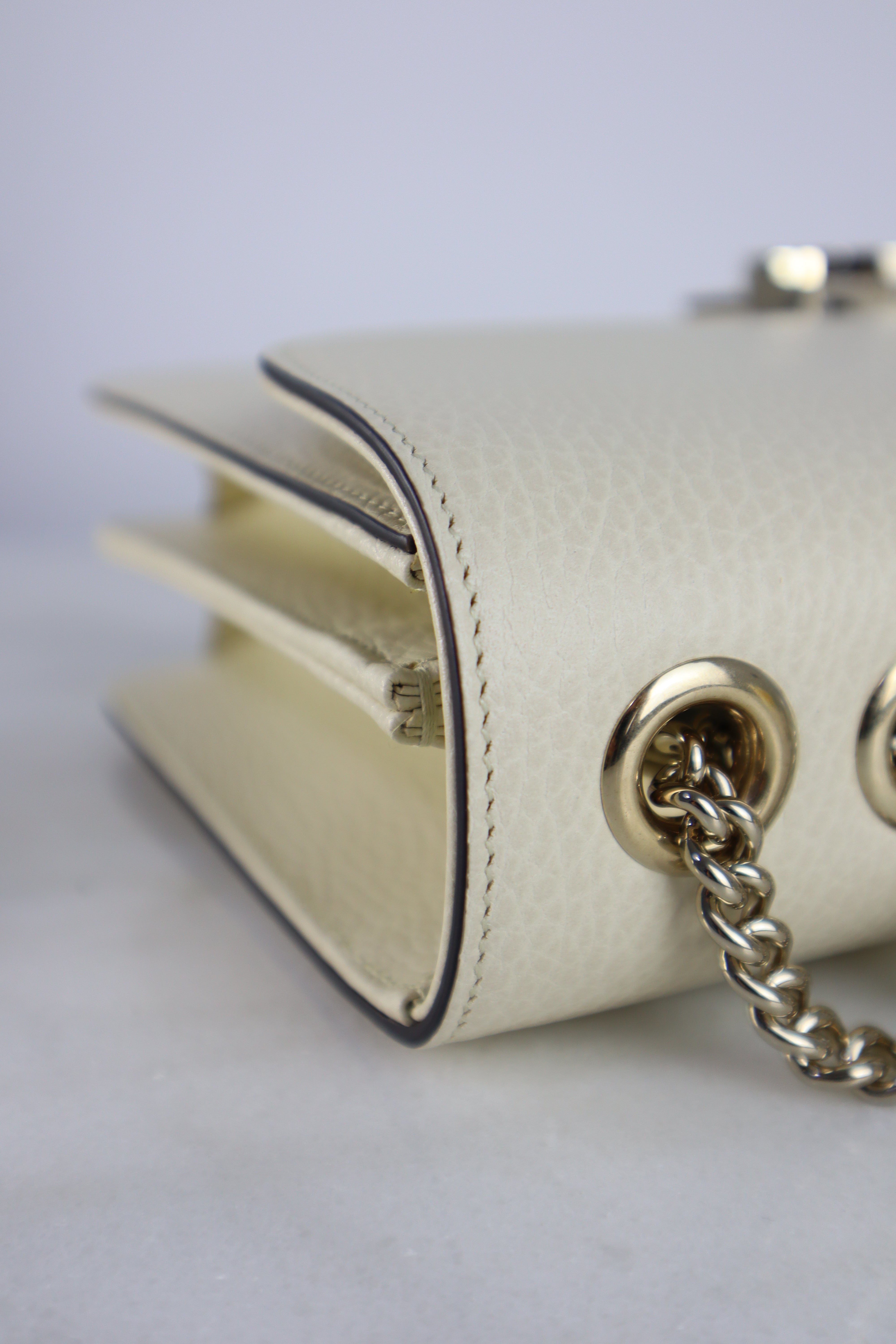 Gucci Off White Pebbled Interlocking Medium Bag