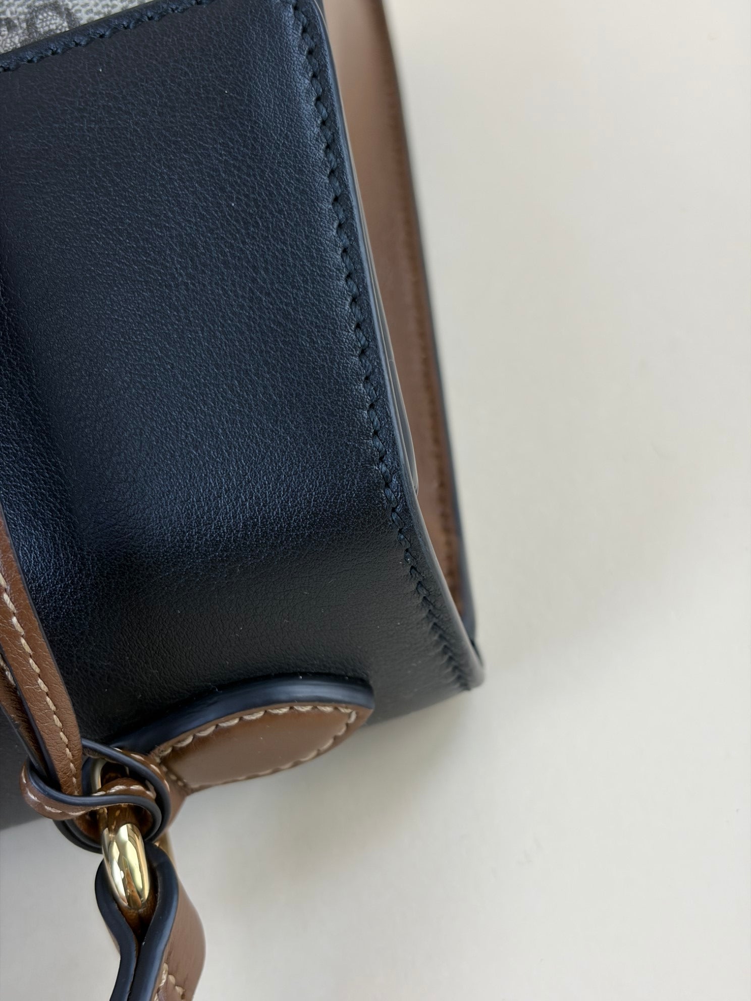 Gucci gg supreme coated small canvas monogram padlock