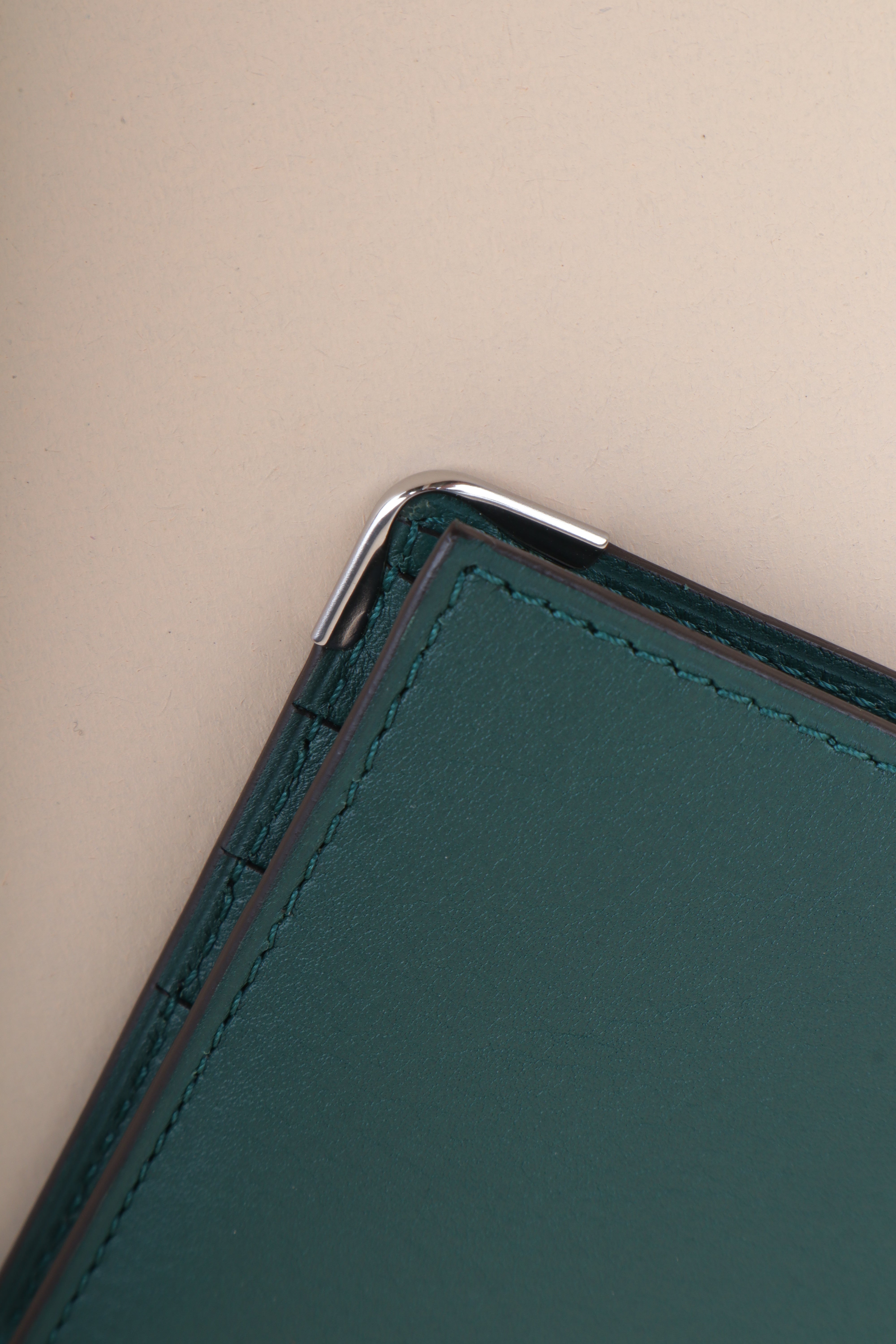 Cartier Green Must De Cartier 6 Credit Card Compact Wallet