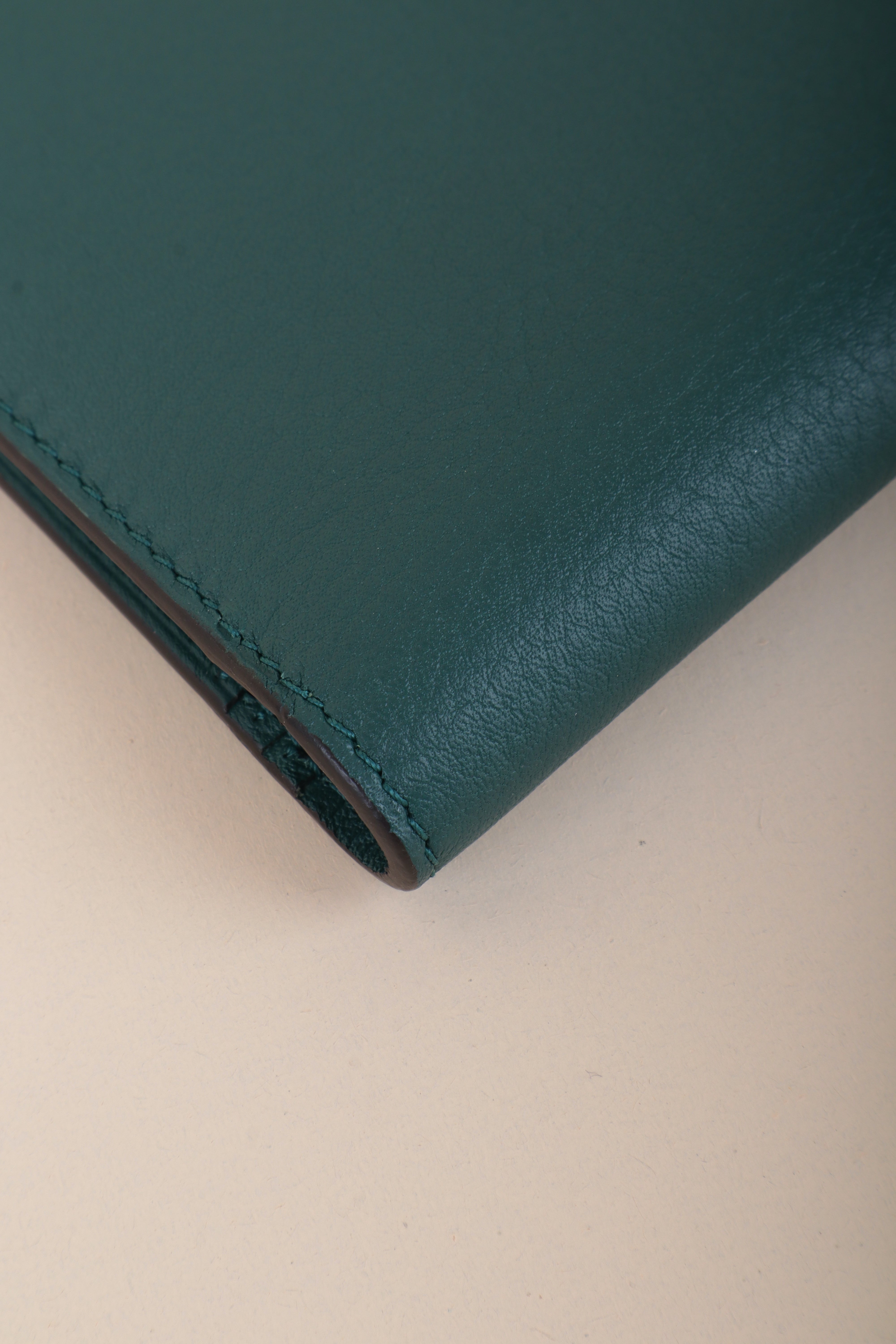 Cartier Green Must De Cartier 6 Credit Card Compact Wallet