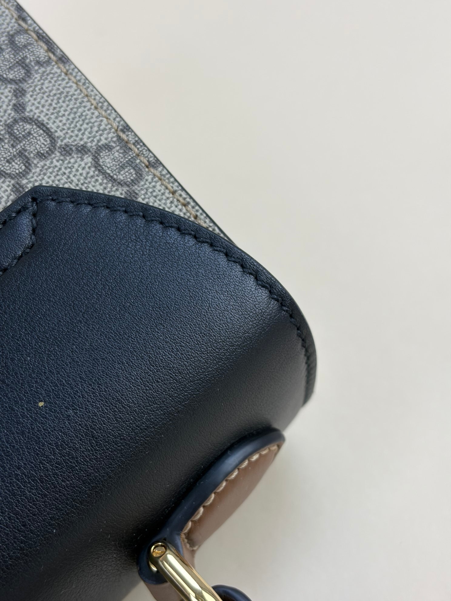 Gucci gg supreme coated small canvas monogram padlock