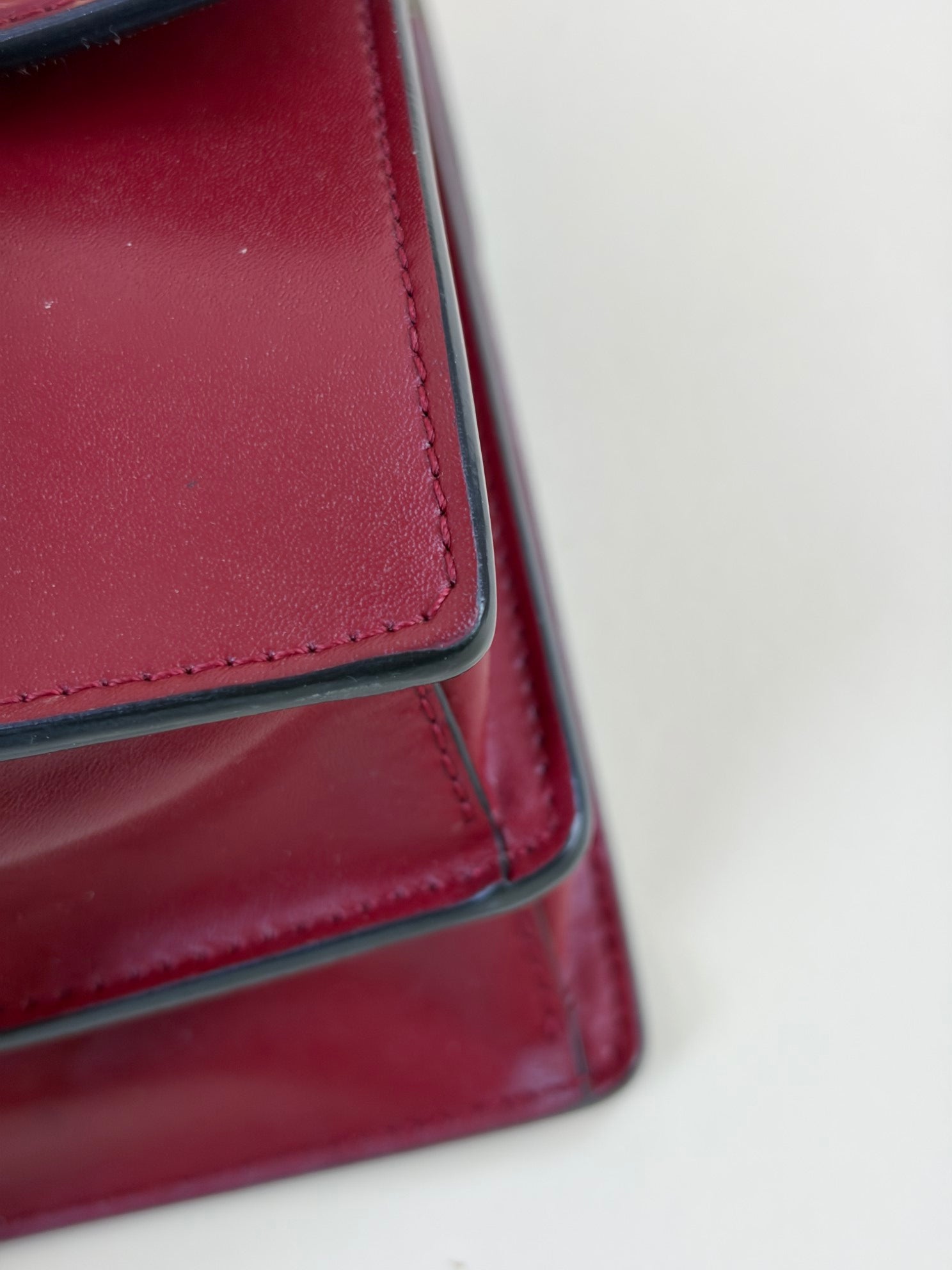 Fendi ff 1974 small embossed red Kan i chain shoulder bag