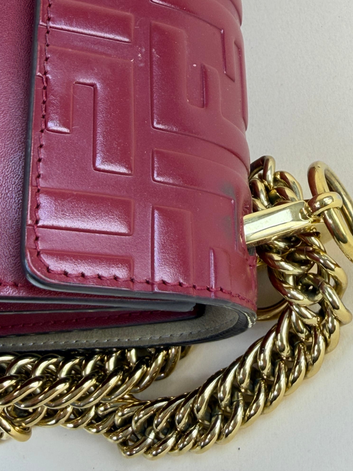Fendi ff 1974 small embossed red Kan i chain shoulder bag