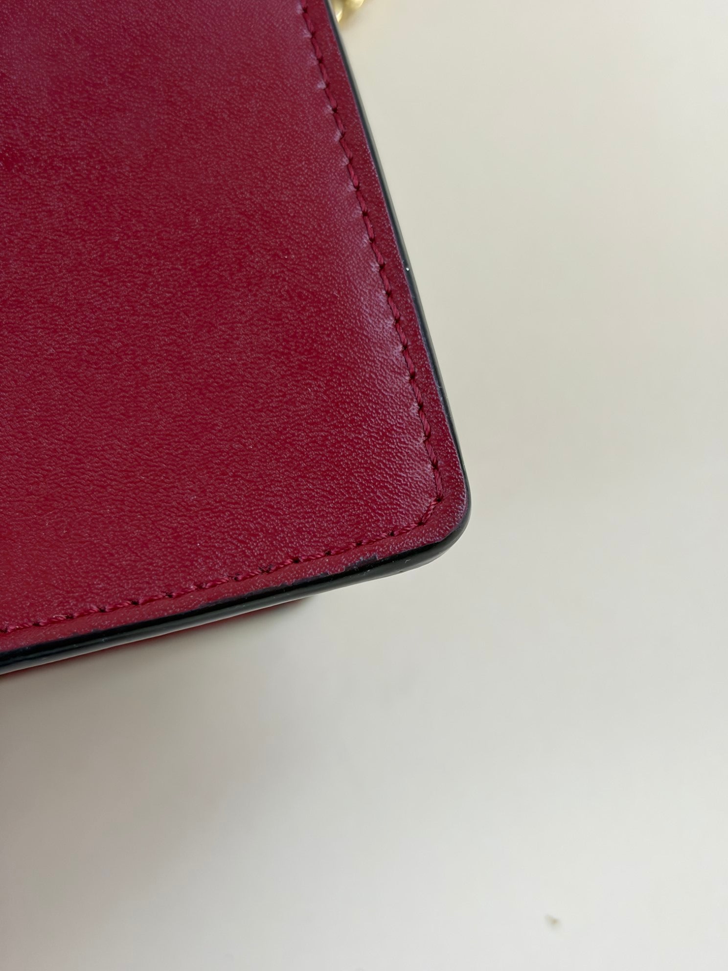 Fendi ff 1974 small embossed red Kan i chain shoulder bag