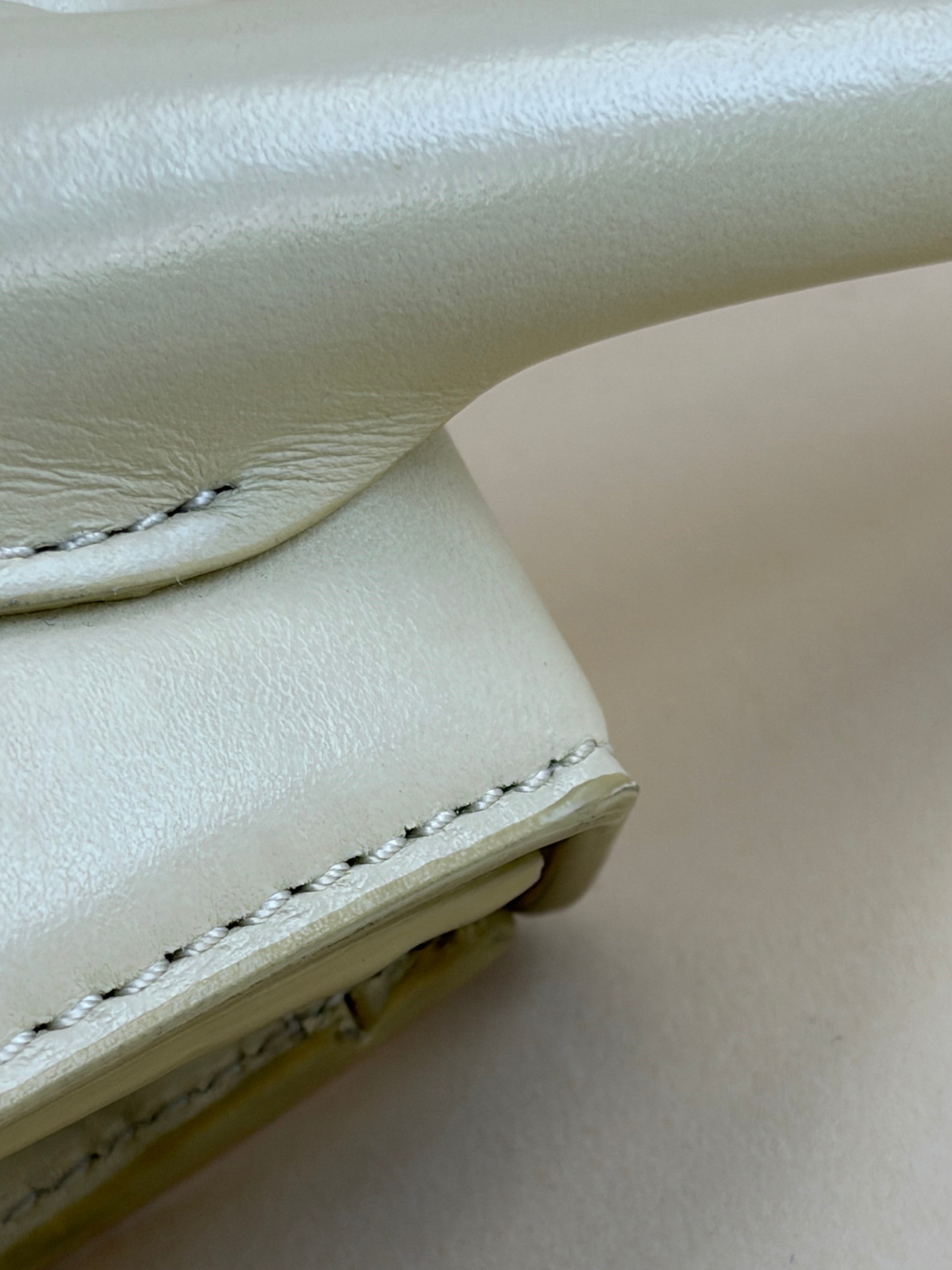 Jacquemus the medium White Le Chiquito signature