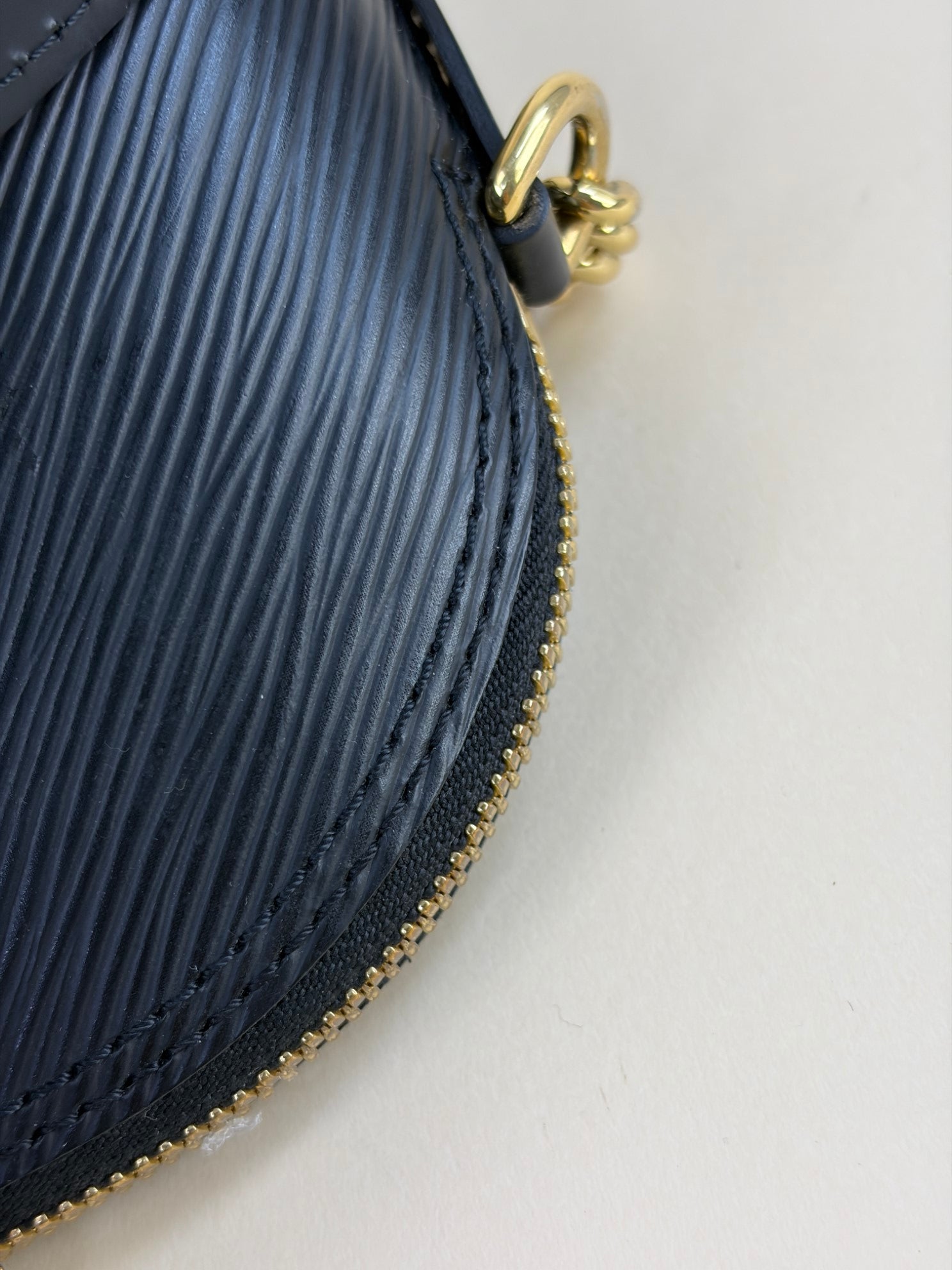 Louis Vuitton epi alma mini chain