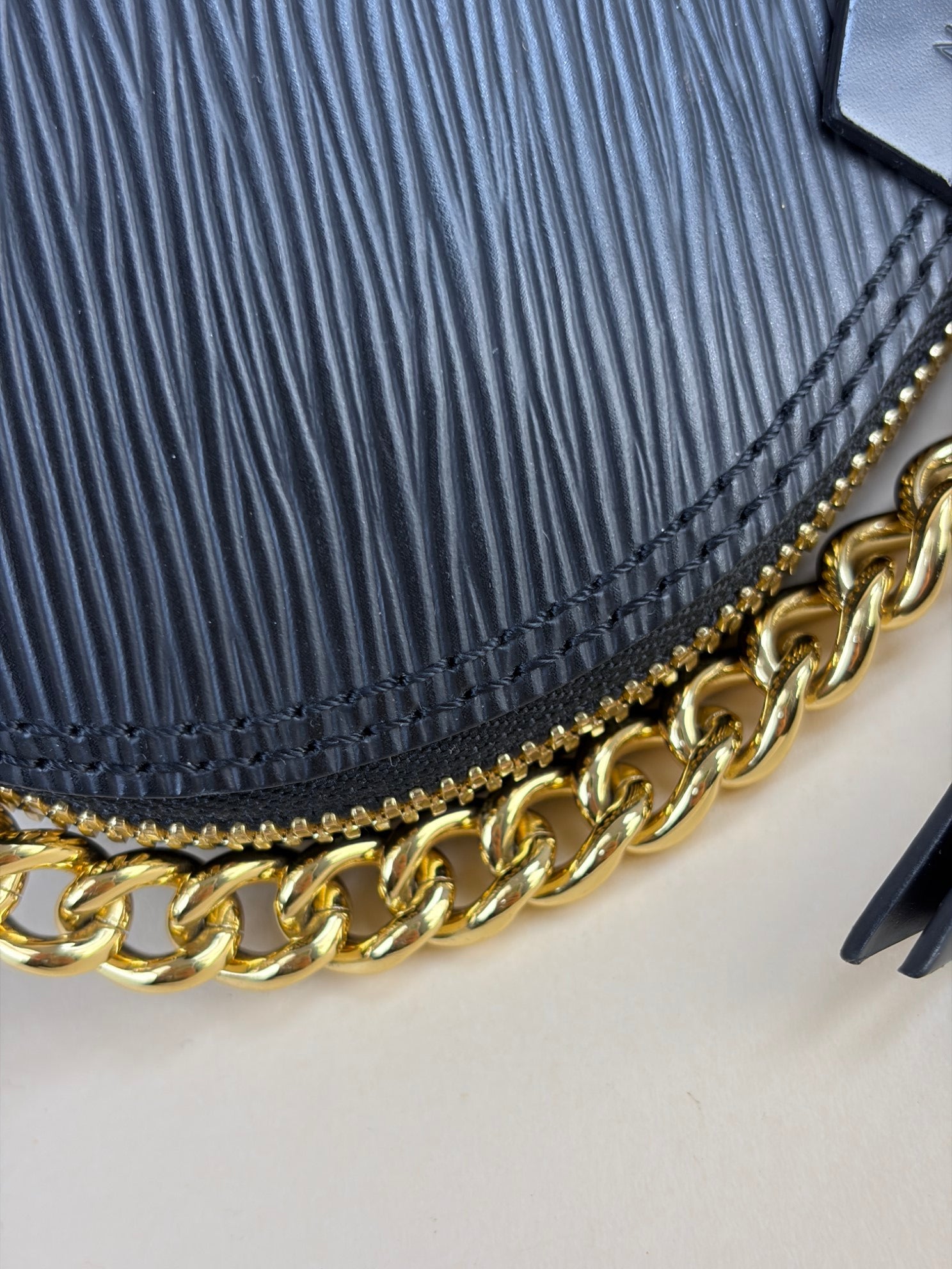 Louis Vuitton epi alma mini chain