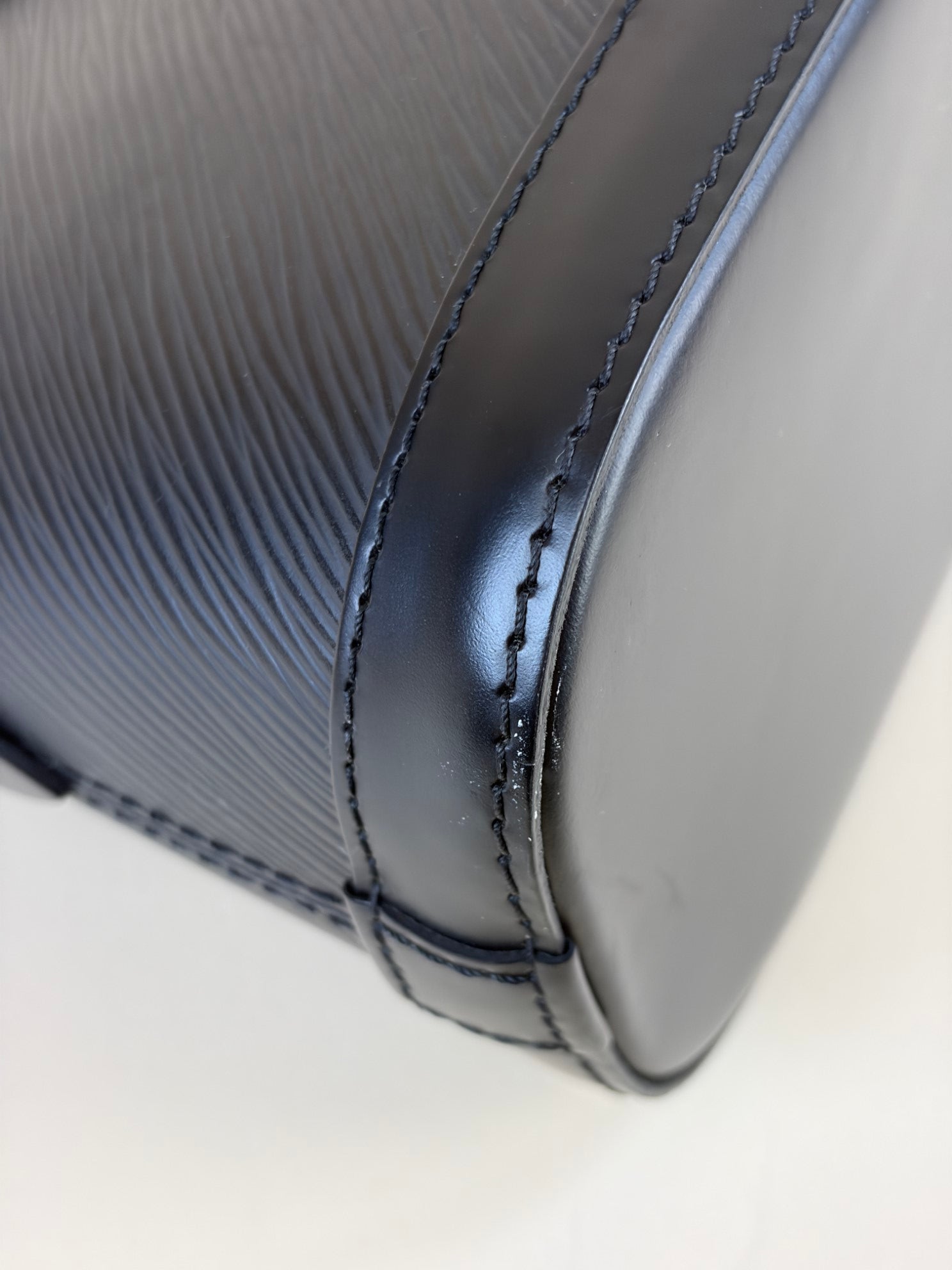 Louis Vuitton epi alma mini chain