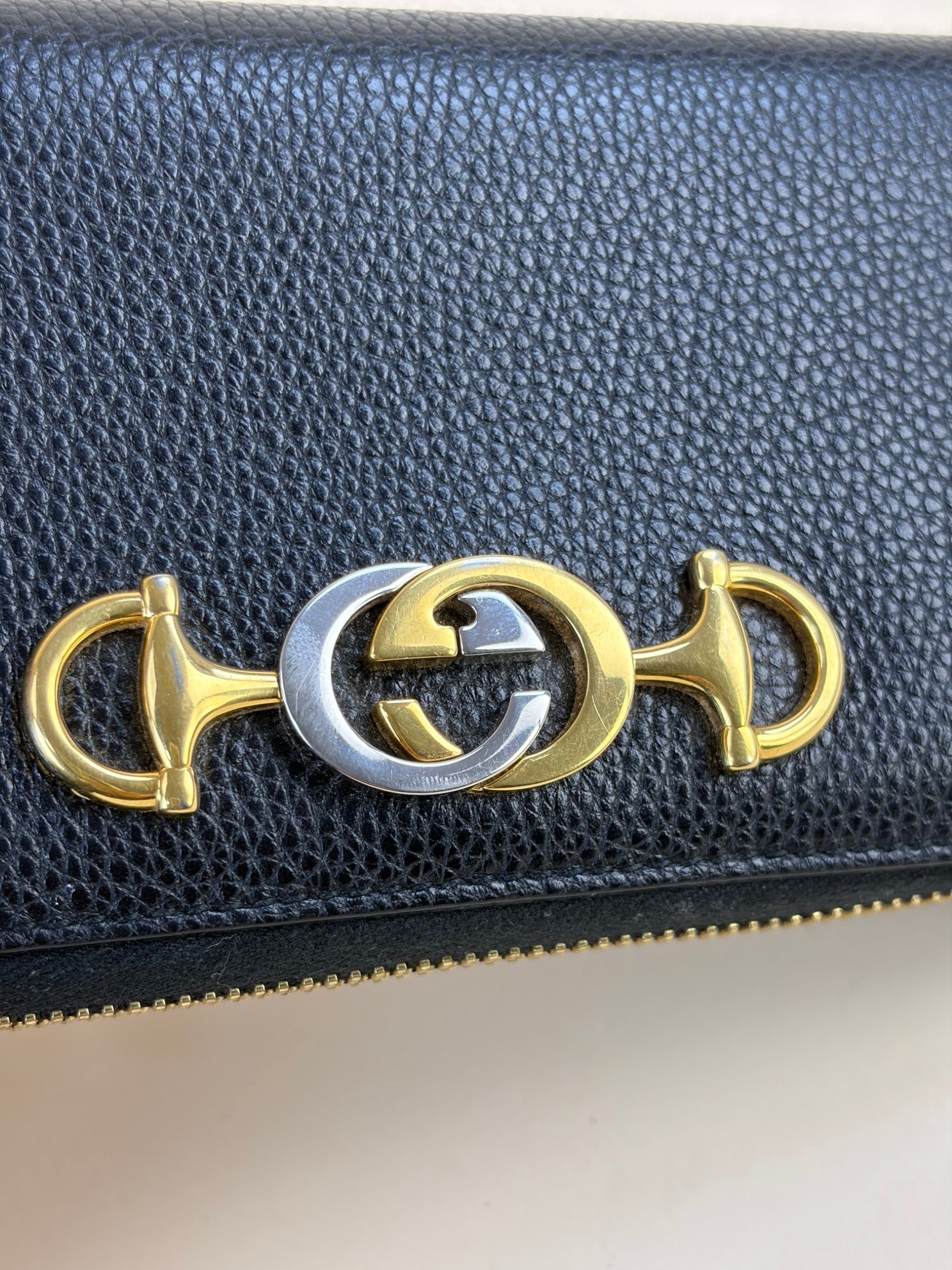 Gucci calfskin zumi zip around wallet black/silver