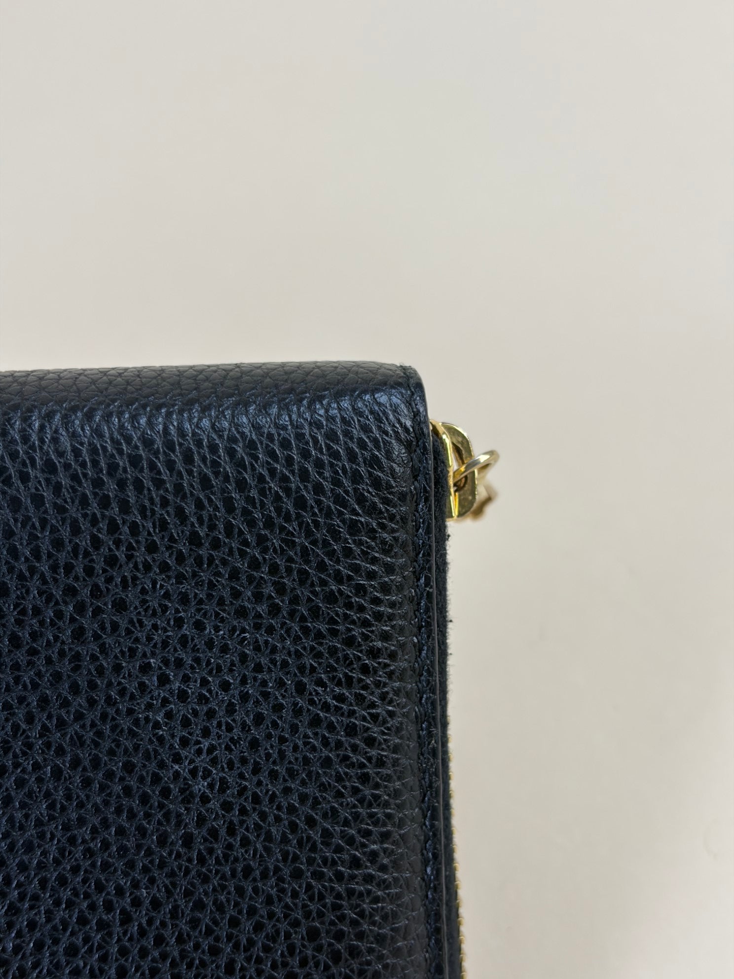 Gucci calfskin zumi zip around wallet black/silver