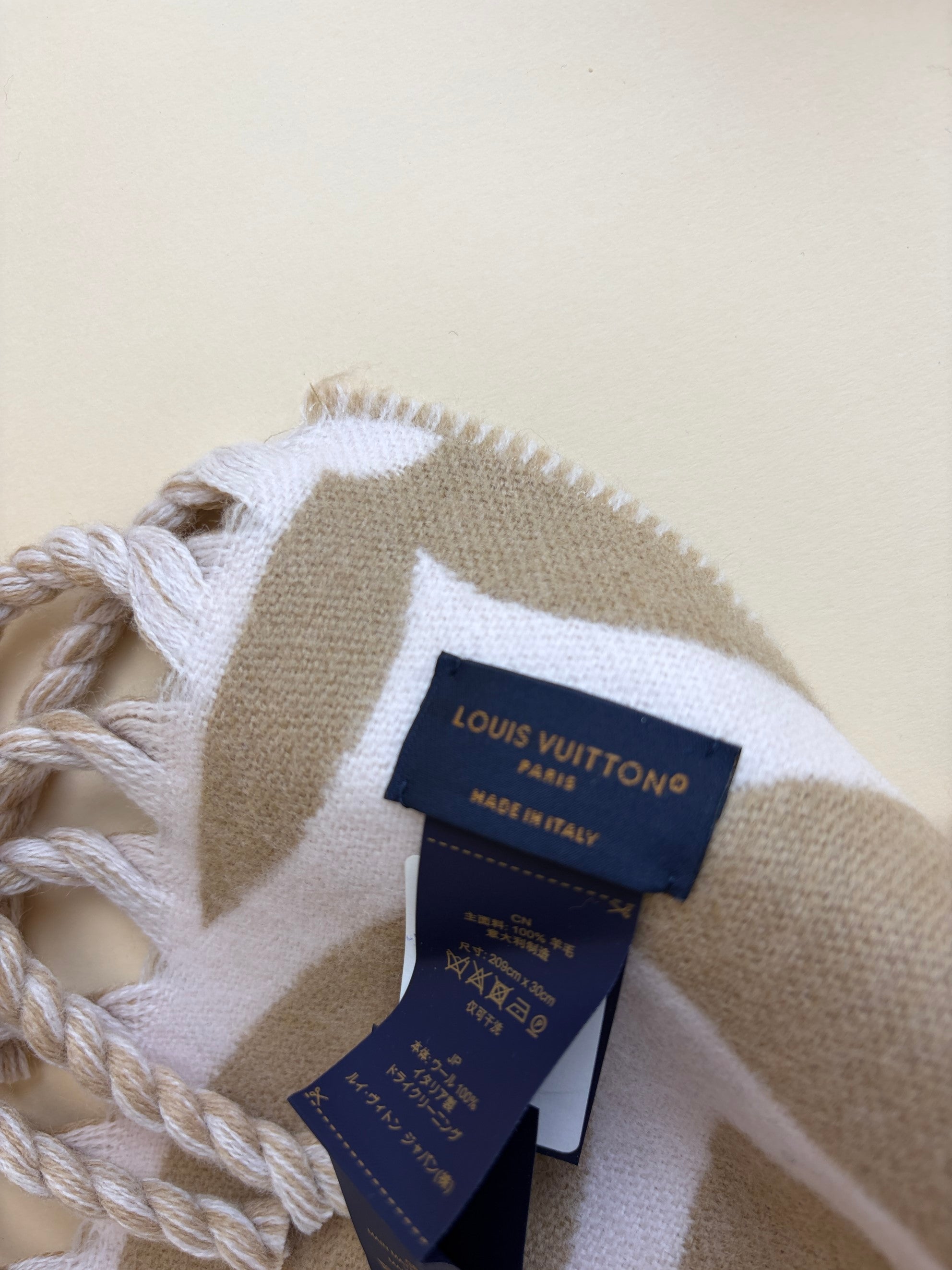 Louis Vuitton Rose Beige LV Medallion Wool Scarf