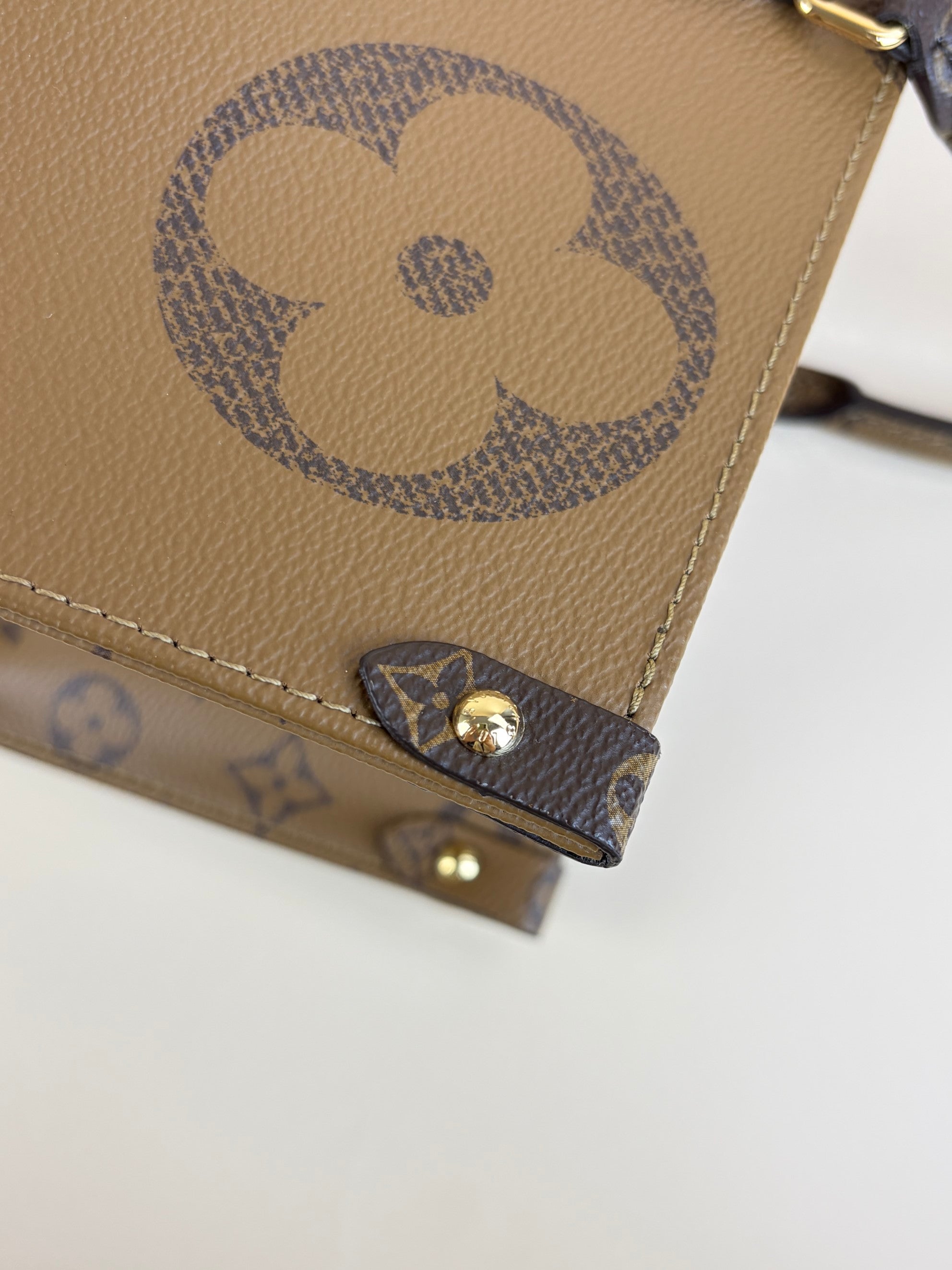 Louis Vuitton Monogram giant canvas on the go gm tote Bag
