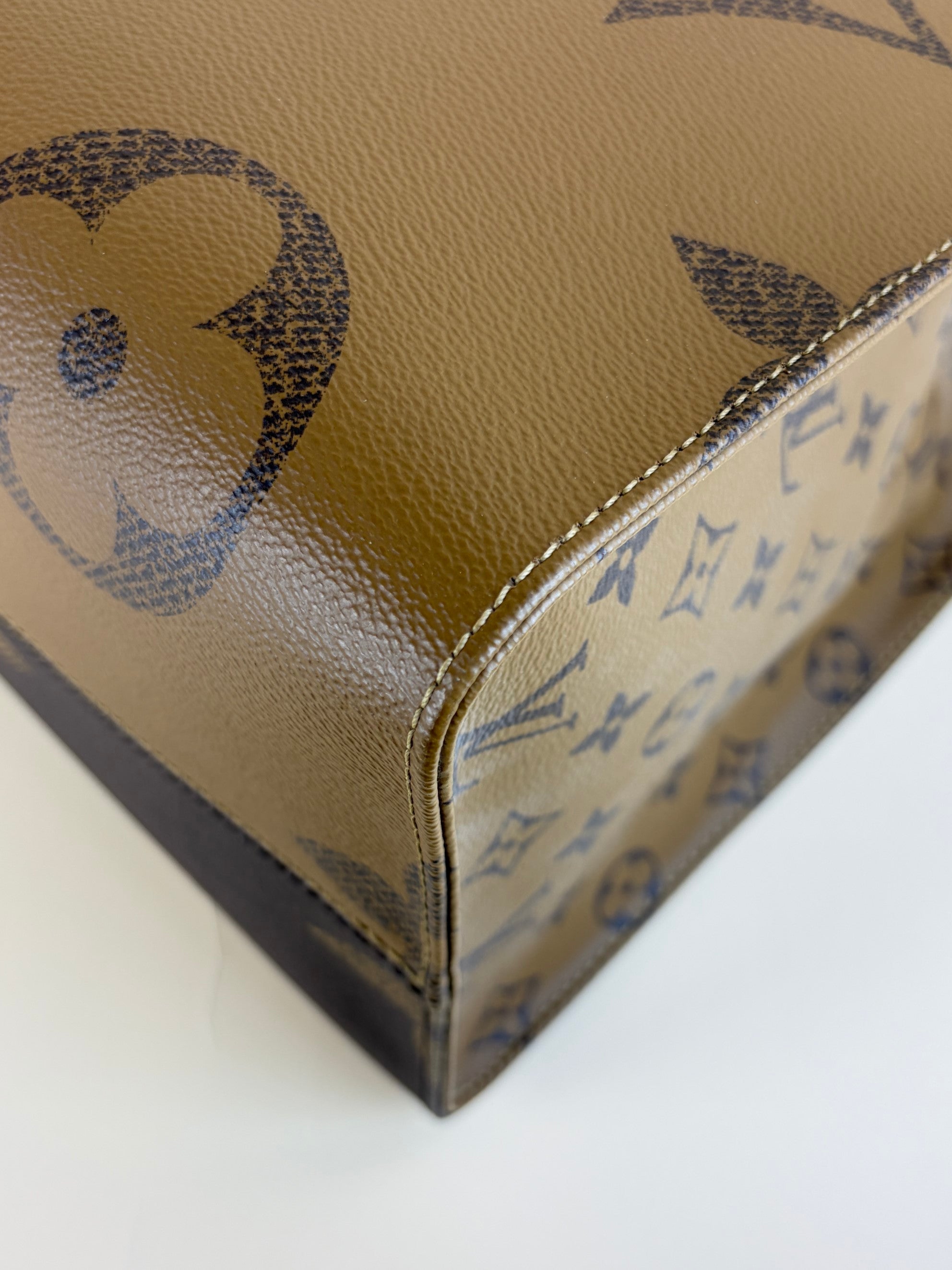 Louis Vuitton Monogram giant canvas on the go gm tote Bag