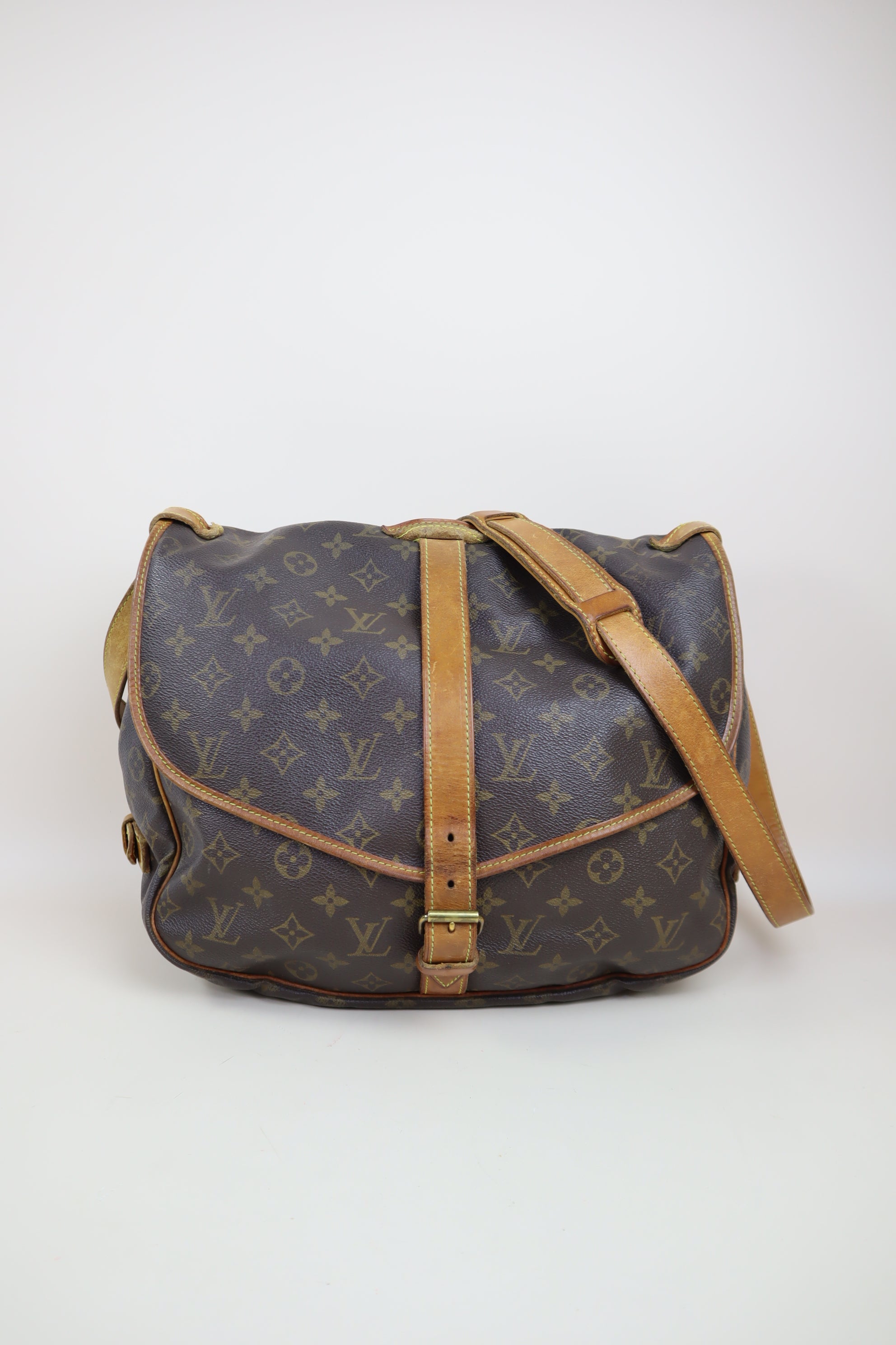 Louis Vuitton Monogram Vintage Saumur 35 Messenger GM Crossbody Bag