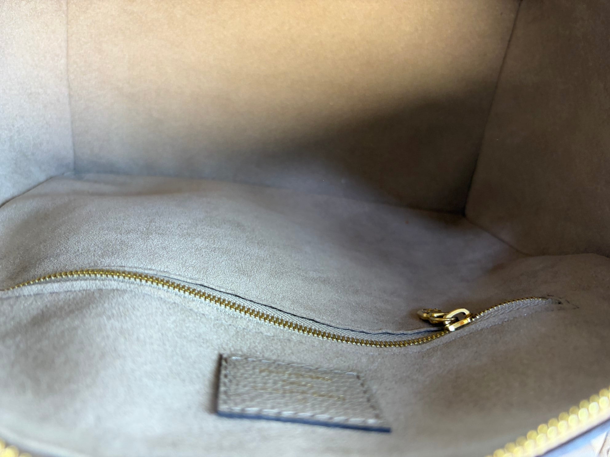 Louis Vuitton Turtledove Monogram Empreinte Speedy Bandouliere 25 Handle Bag