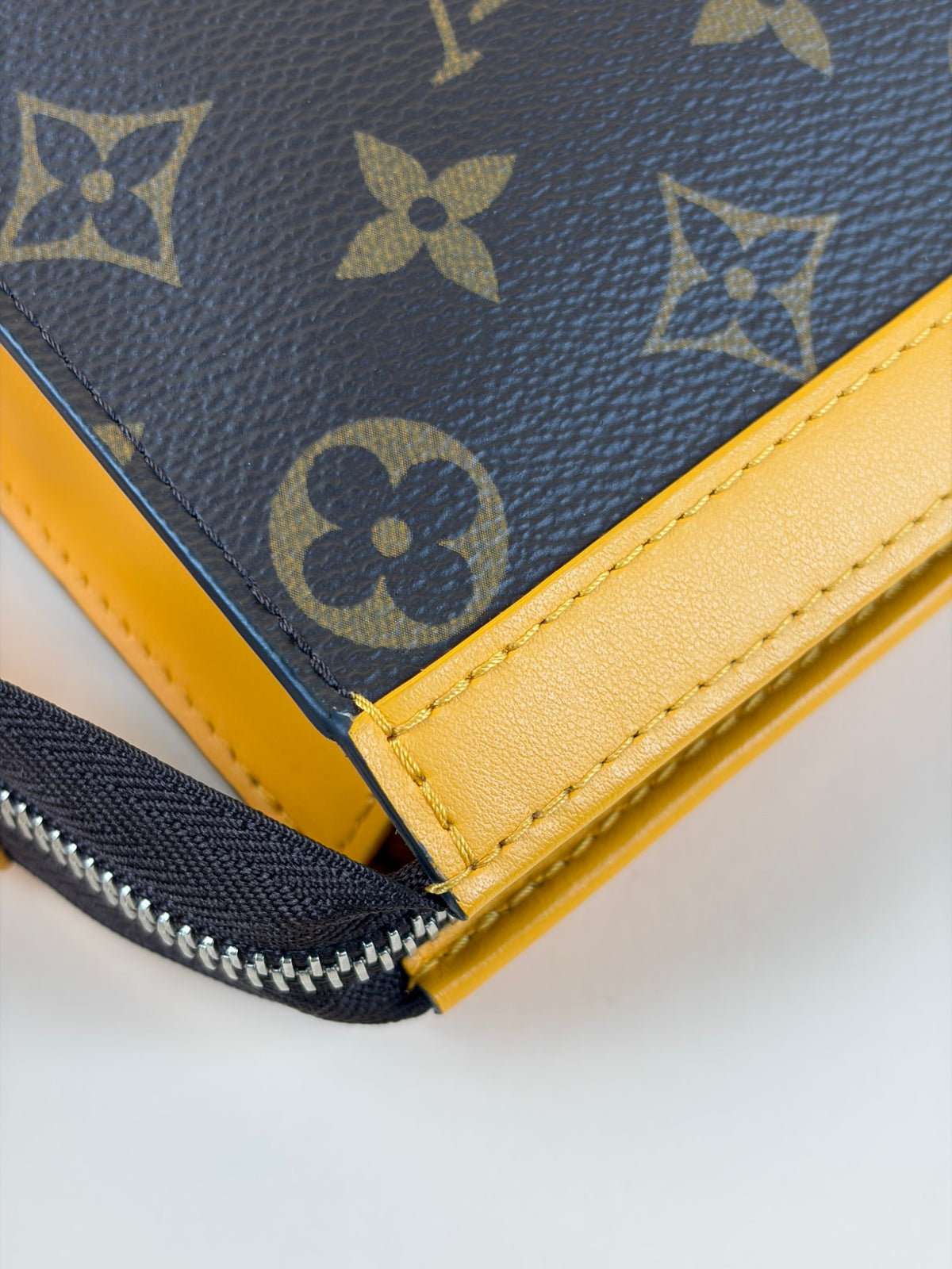 louis Vuitton pochette voyage MM Safran yellow