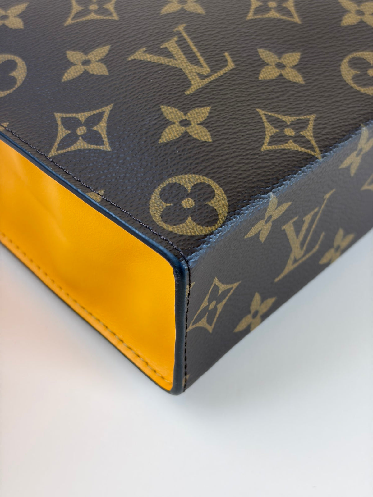 louis Vuitton pochette voyage MM Safran yellow