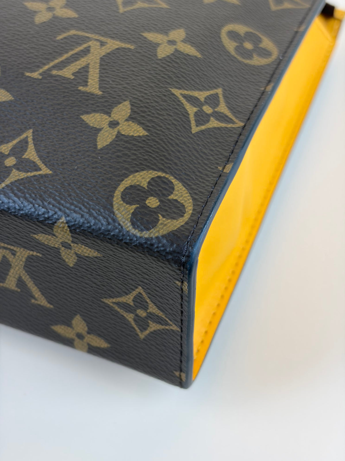 louis Vuitton pochette voyage MM Safran yellow