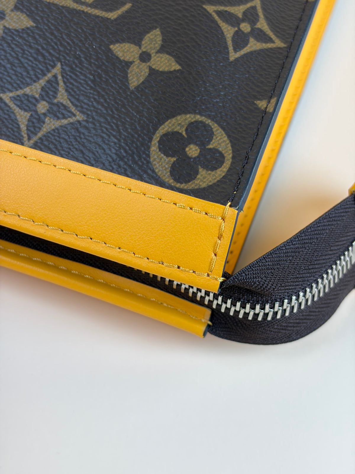 louis Vuitton pochette voyage MM Safran yellow