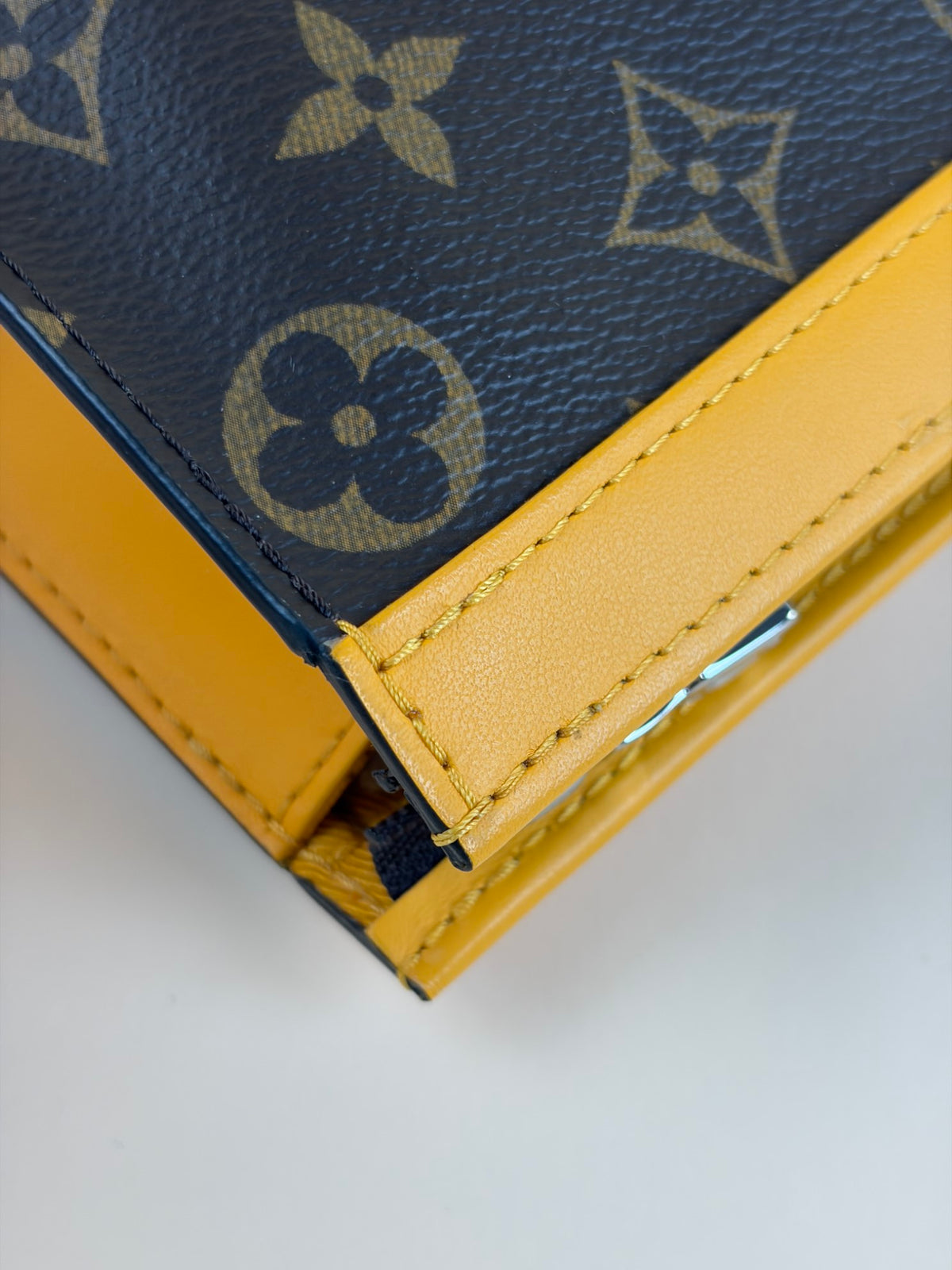 louis Vuitton pochette voyage MM Safran yellow