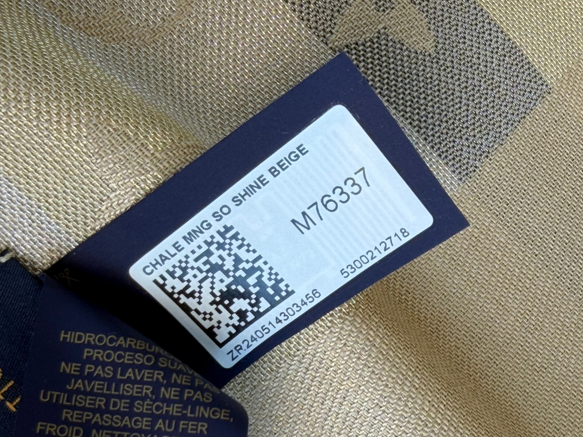 Louis Vuitton so shine beige Monogram shawl Scarf