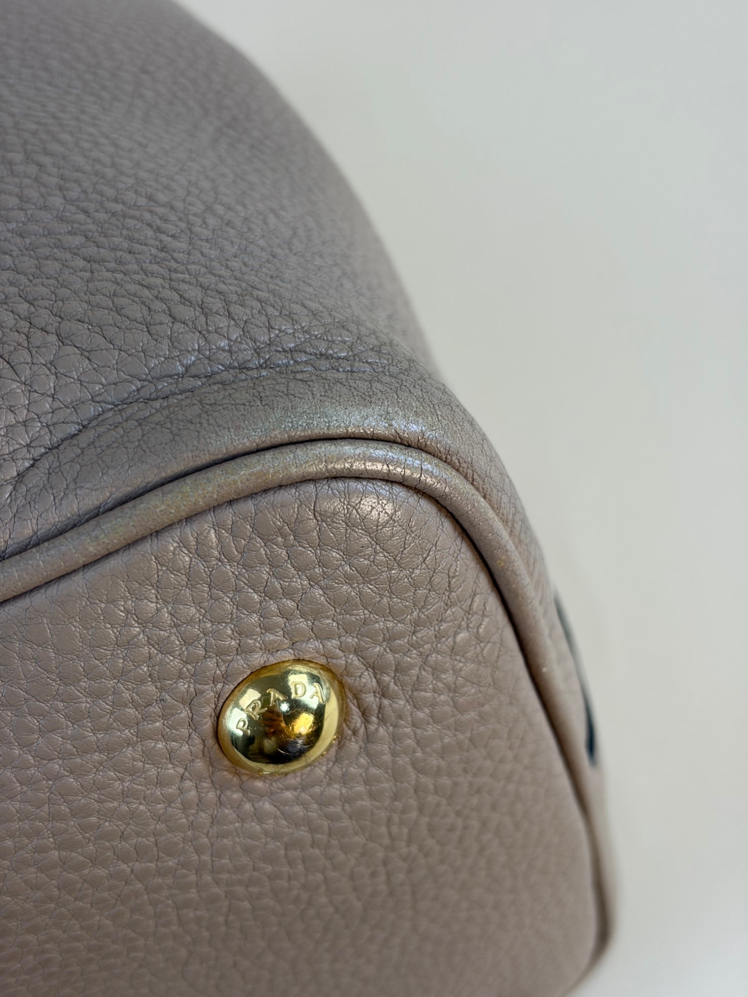 Prada  beige Vitello phenix shoulder tote bag