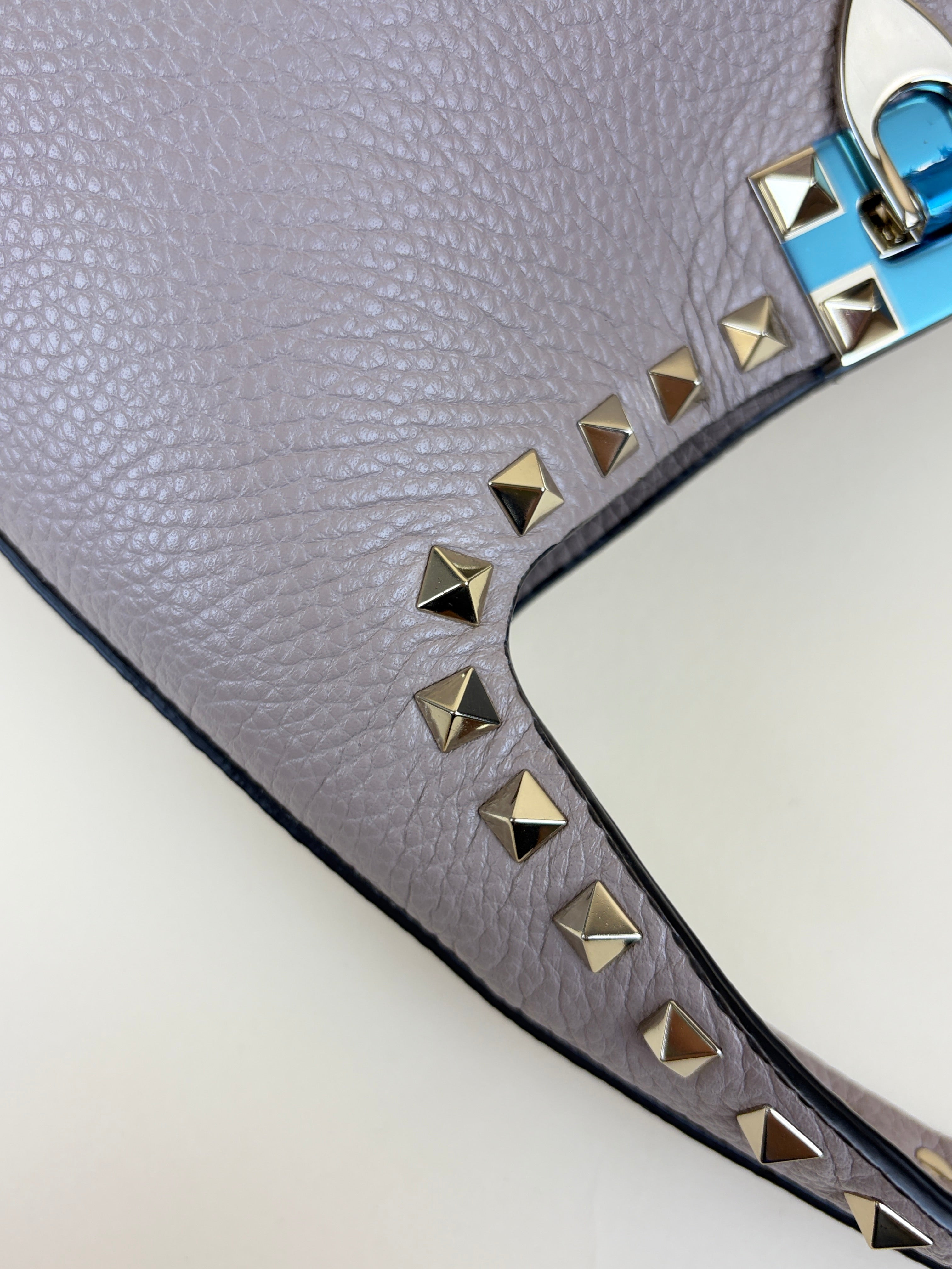 Valentino Light Pink Pebbled Small Rockstud Flip Lock Hobo Bag
