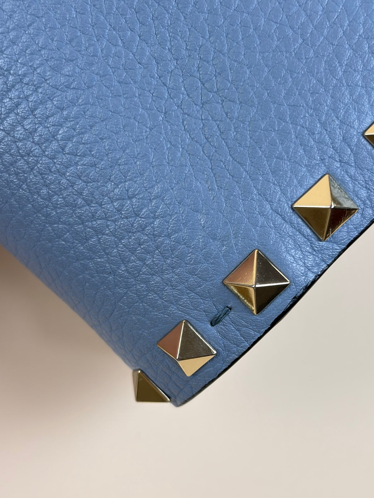 Valentino pebbled calfskin rock stud wallet on chain light blue