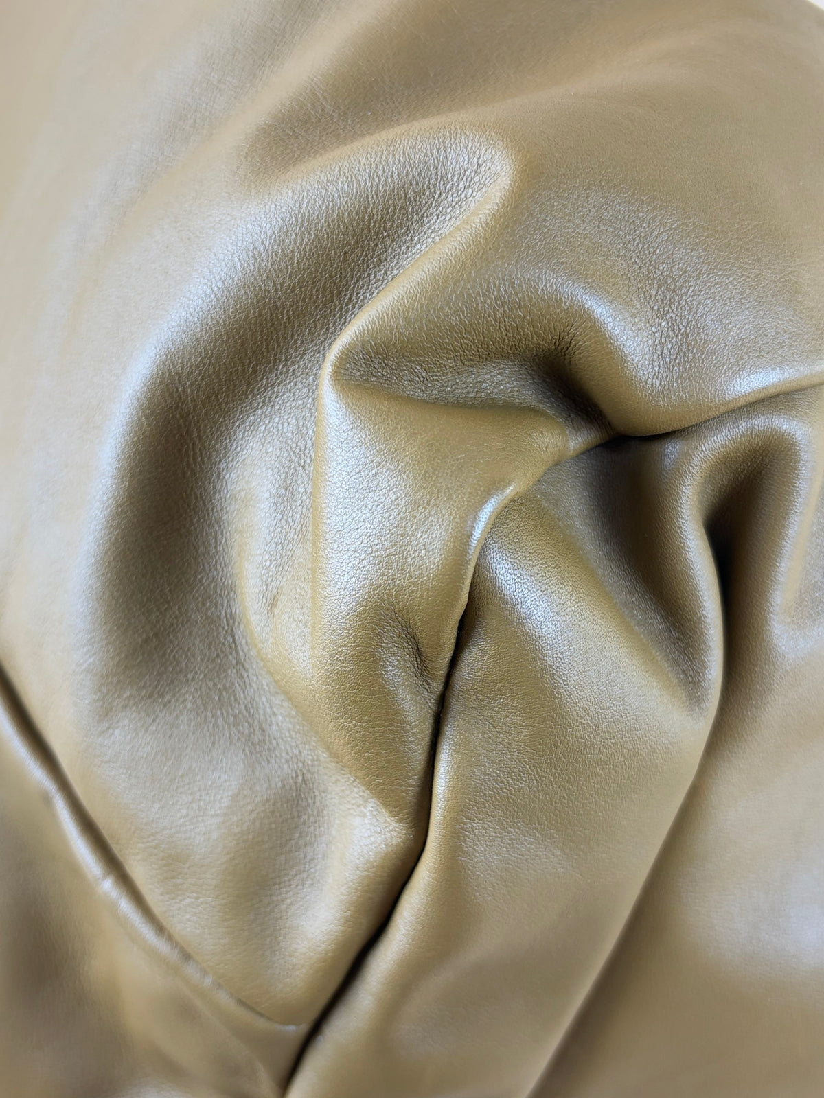 Bottega Veneta the pouch xl camel leather