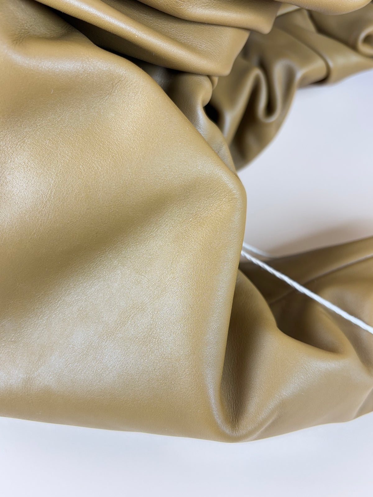 Bottega Veneta the pouch xl camel leather