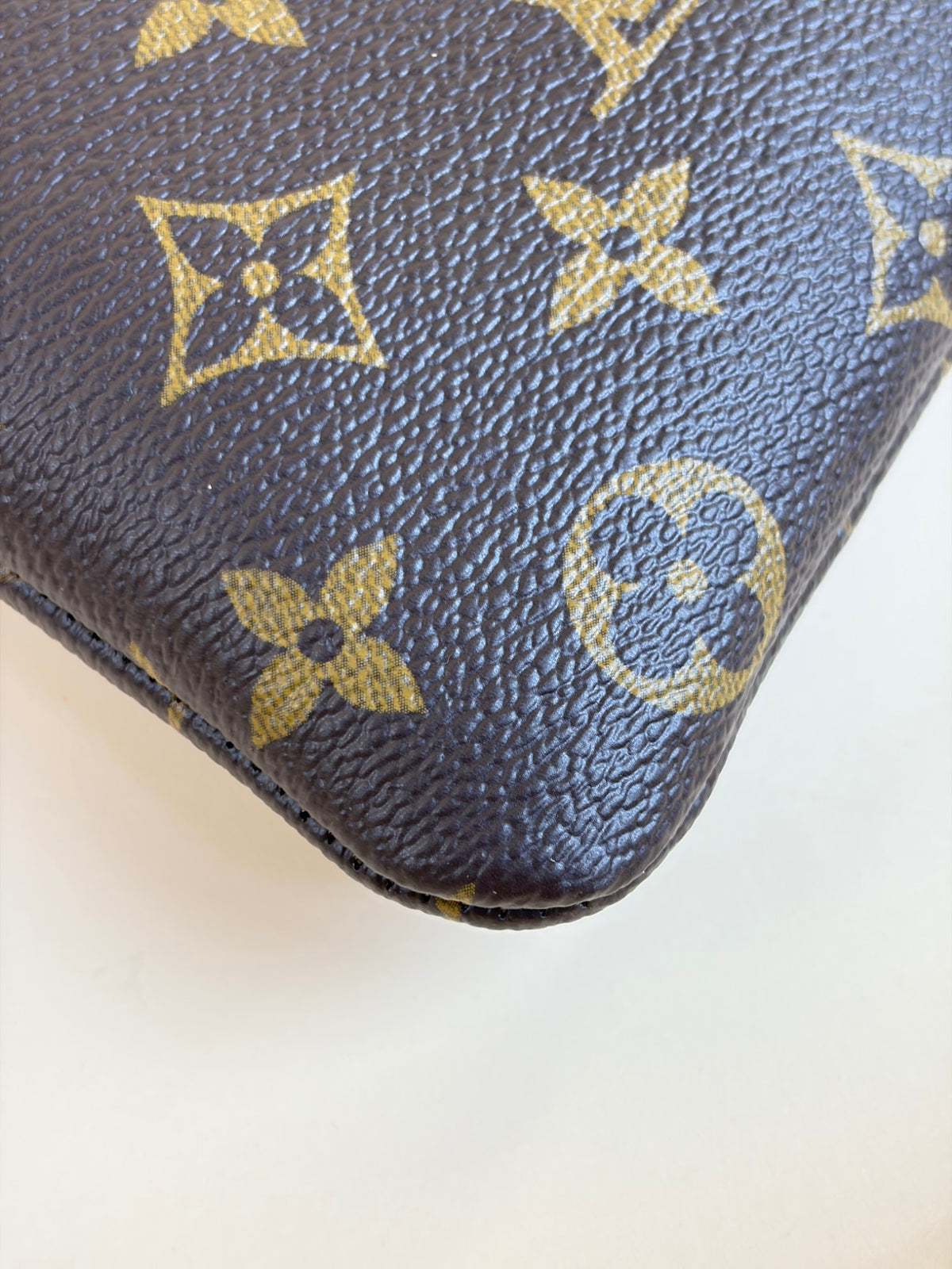 Louis Vuitton key L pouch